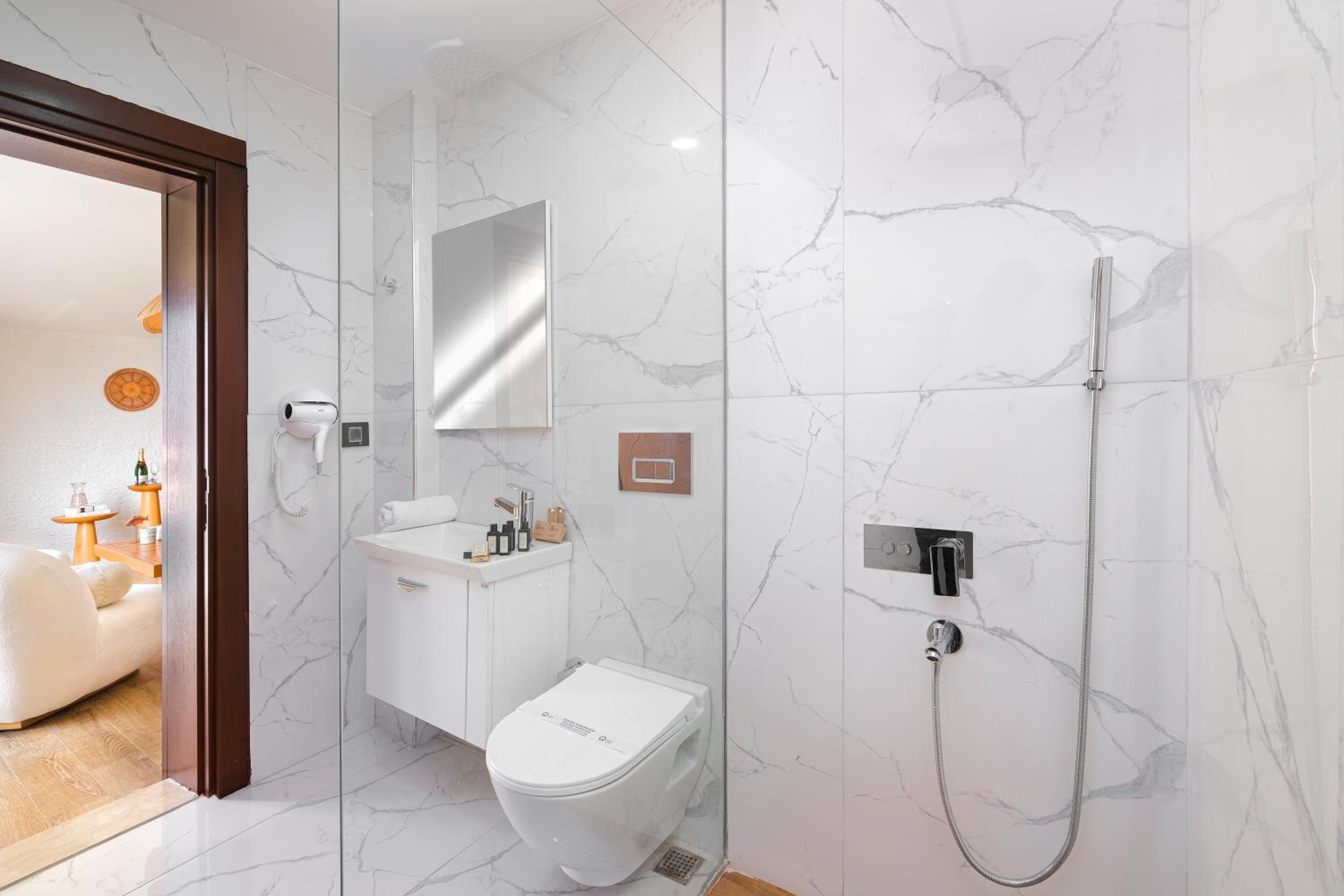 Qinn Otel - Image 53