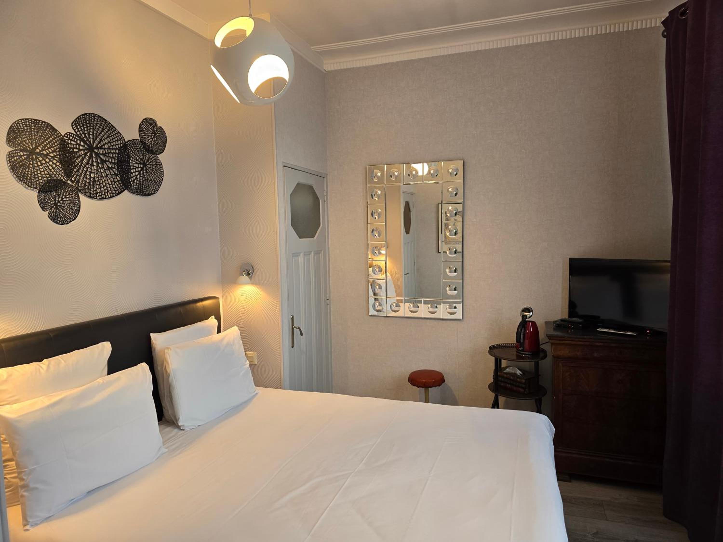 Le Castel Guesthouse