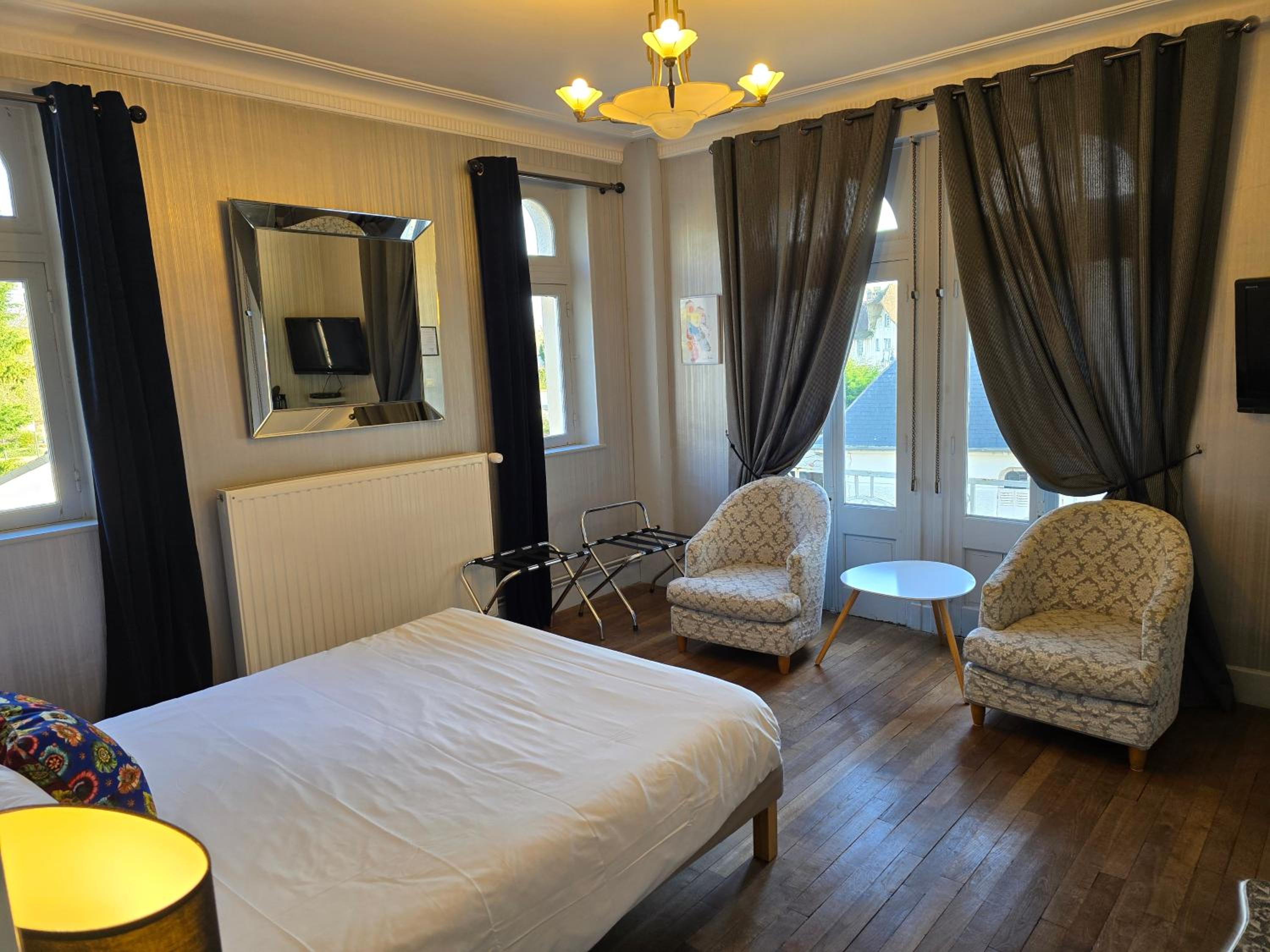 Le Castel Guesthouse