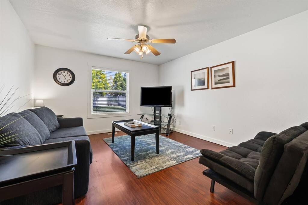 Peaceful & Comfy Single Level Town Home (90)