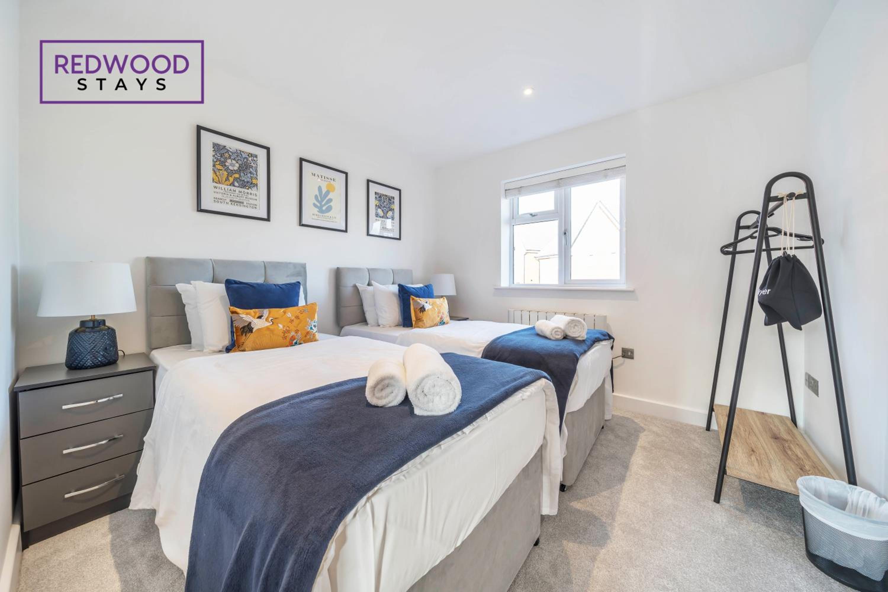 Modern Serviced Apartments For Contractors & Families with Free Parking, WiFi & Netflix By Redwood Stays