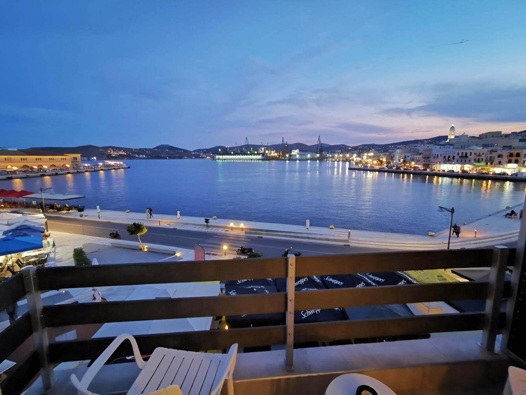 DIIO Suites en Ermoupoli — balance & terrace