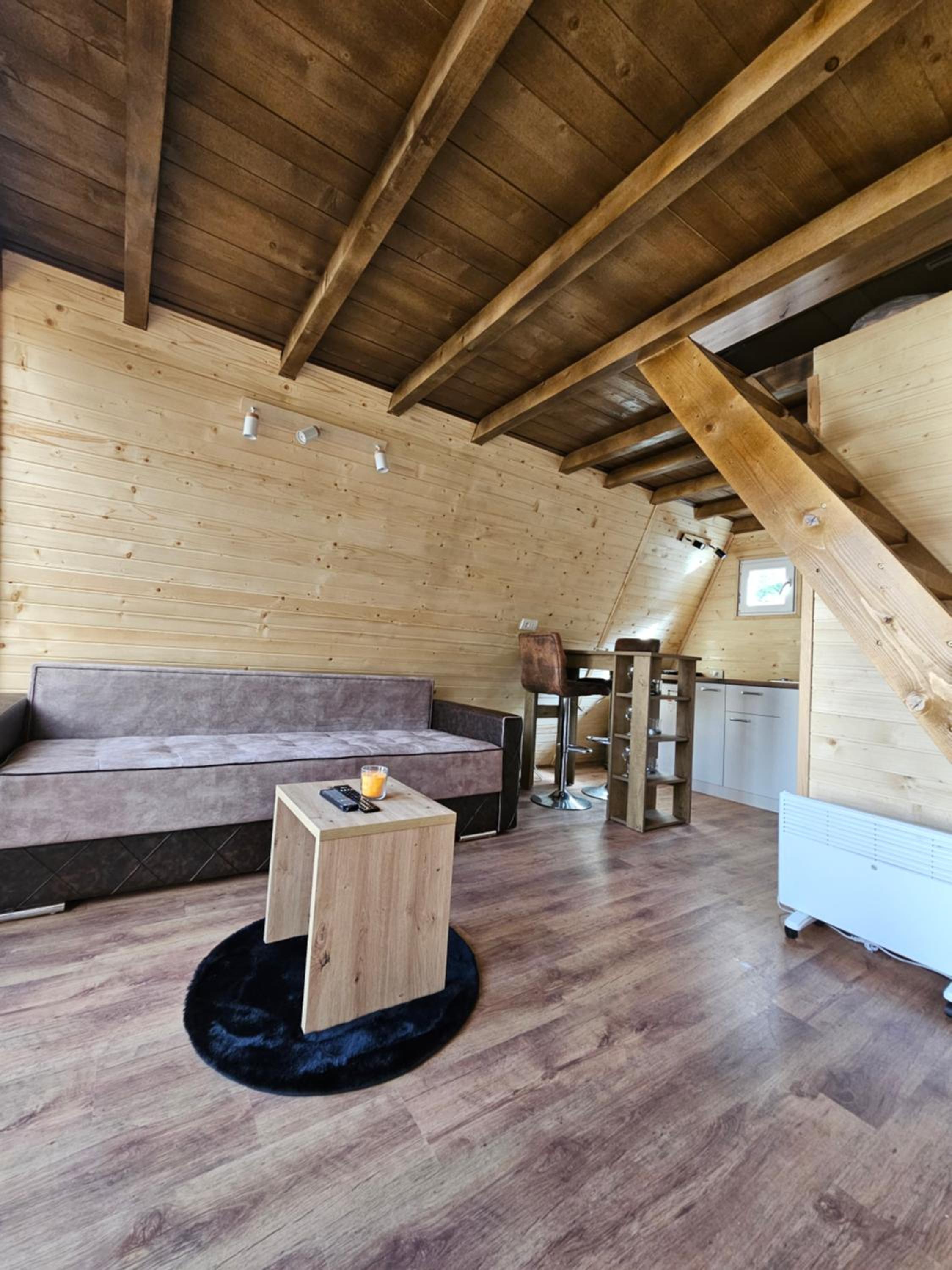 Vikendica L&V home view 2