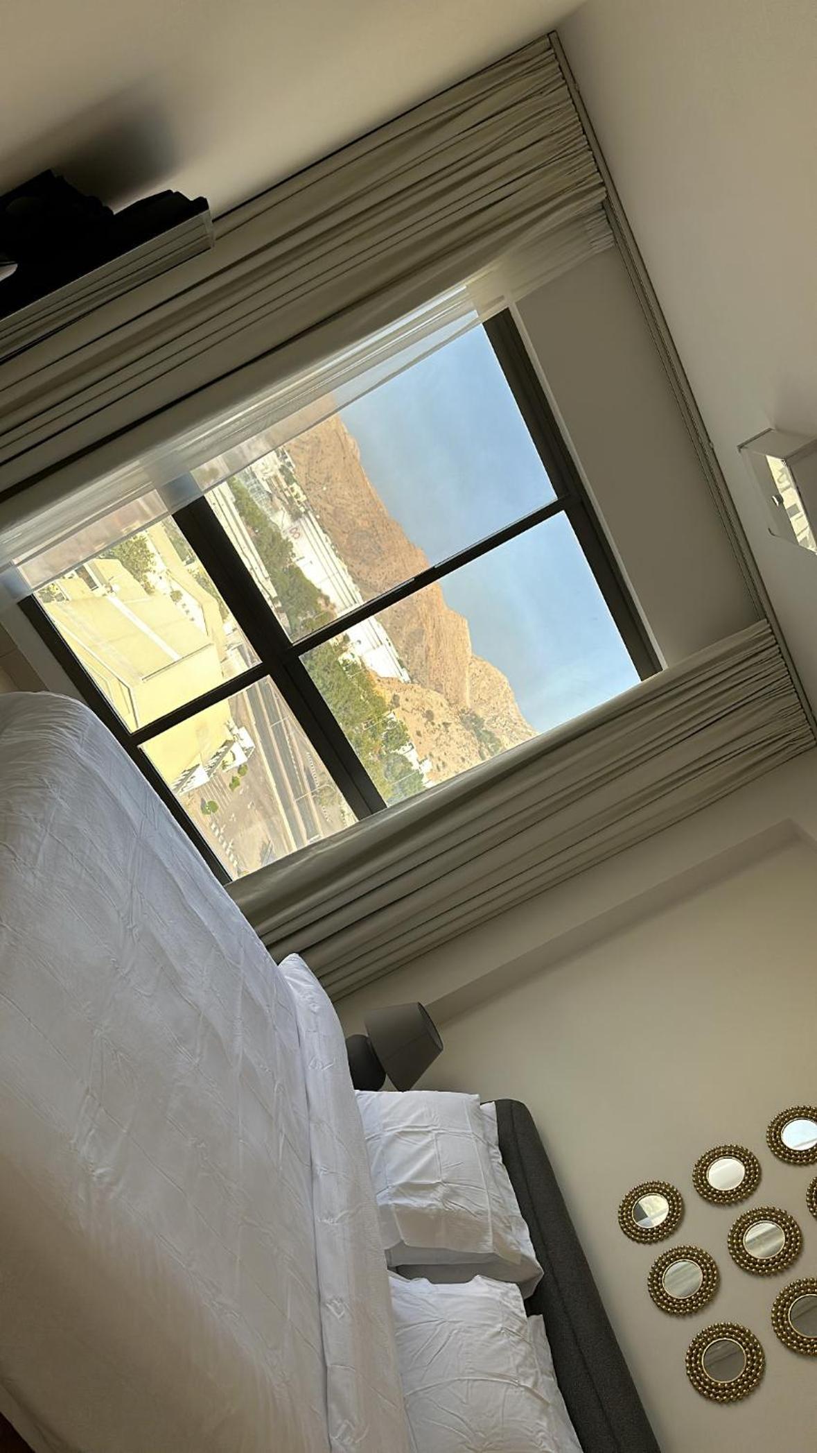 Elegant 3-Bed room Sea-View view 4