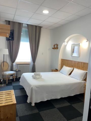 Saint-Etienne Vacations - Hotel Le National - Property Image 3