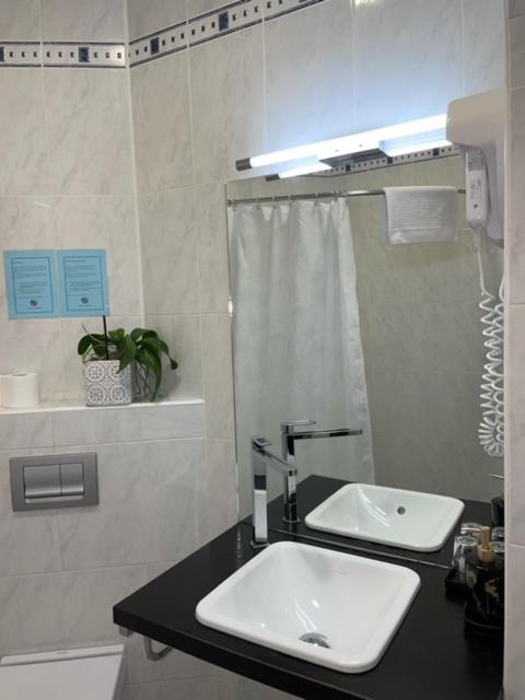 Saint-Etienne Vacations - Hotel Le National - Property Image 3