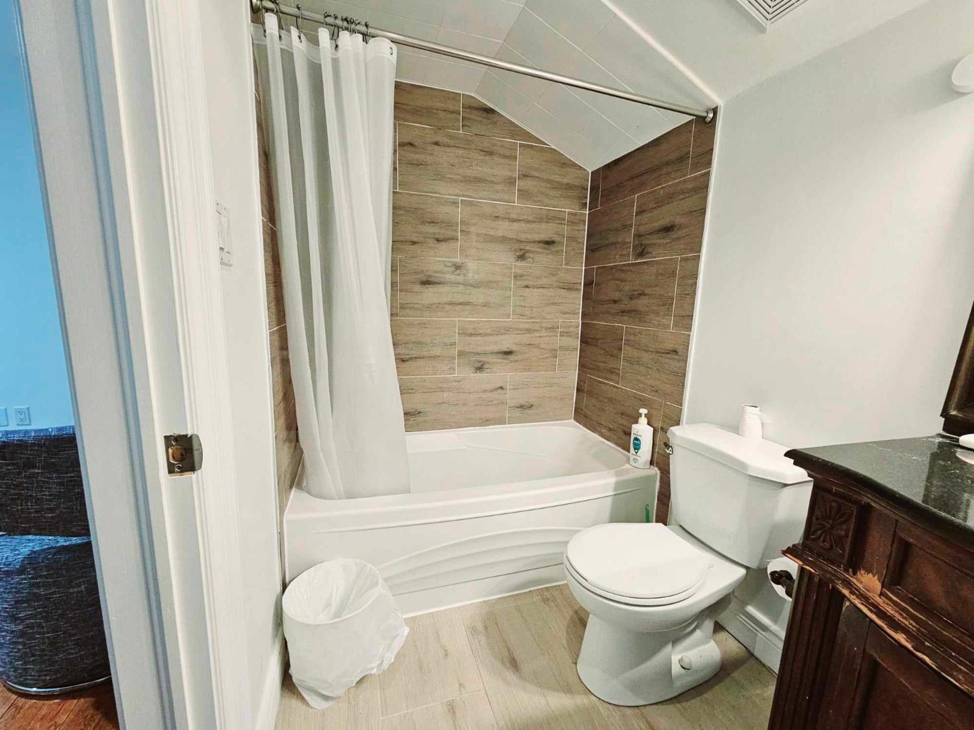 Beautiful Room at Yonge and Sheppard and North York Centre