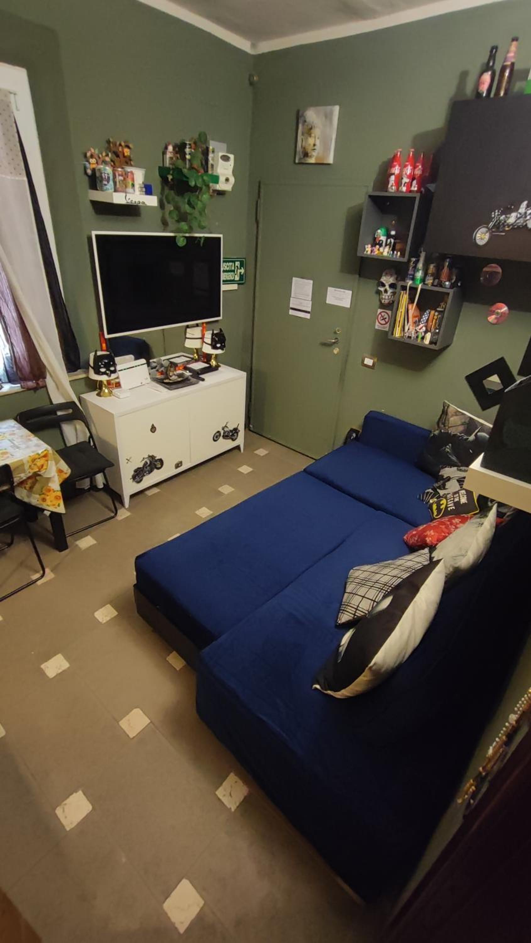 Batman secret en Pontedera — hotel room
