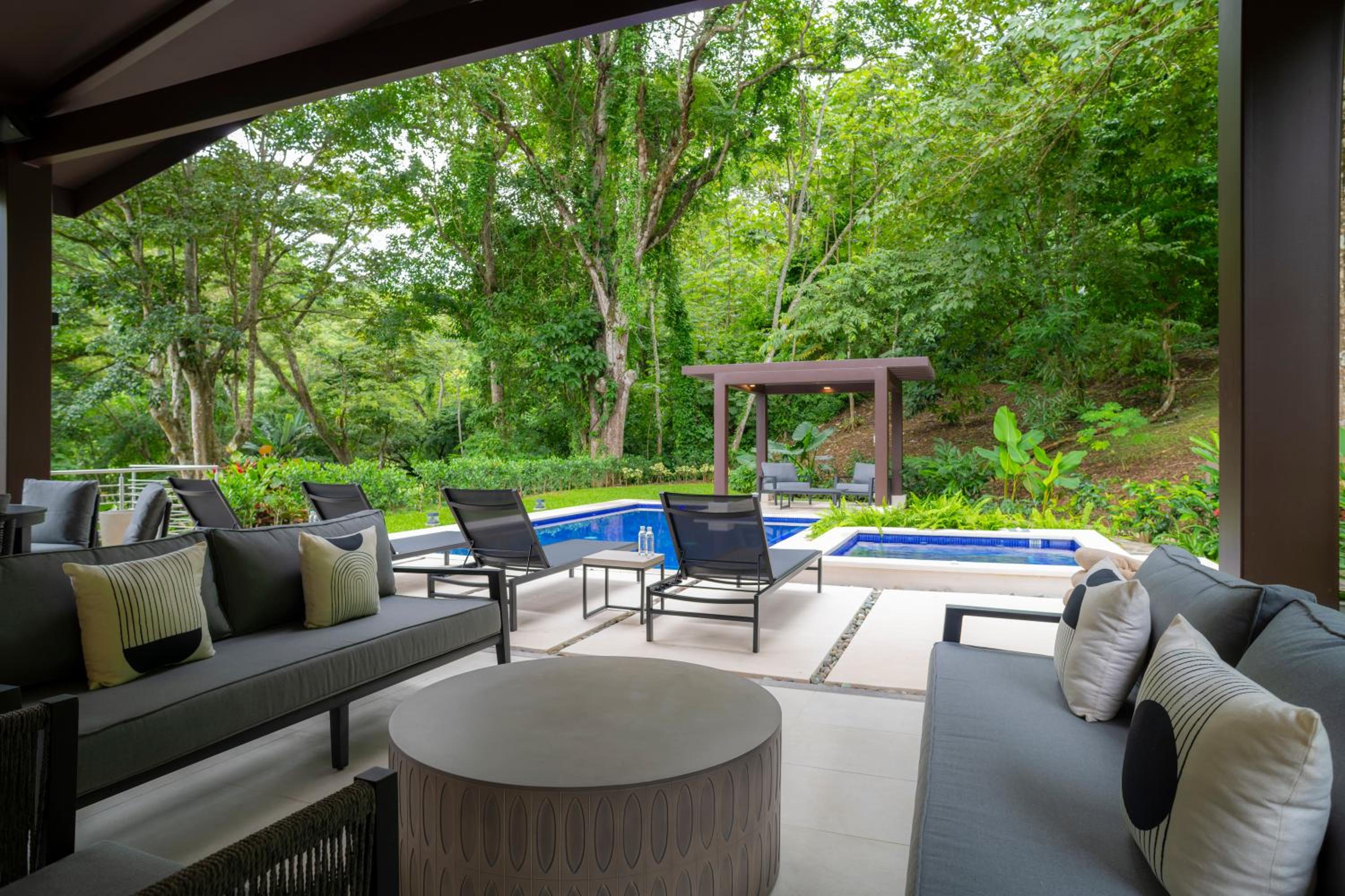 Casa Selva Tica 6 bdr pool golf view in Los Suenos