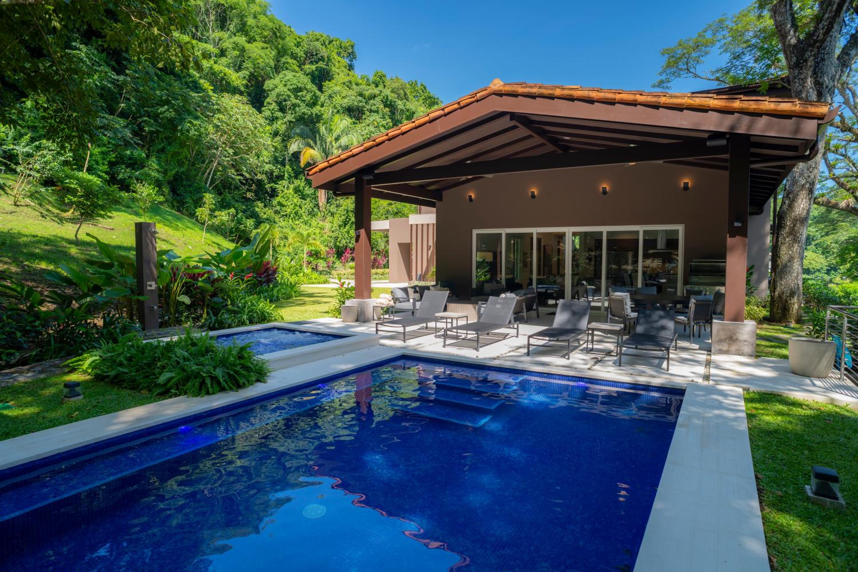 Casa Selva Tica 6 bdr pool golf view in Los Suenos