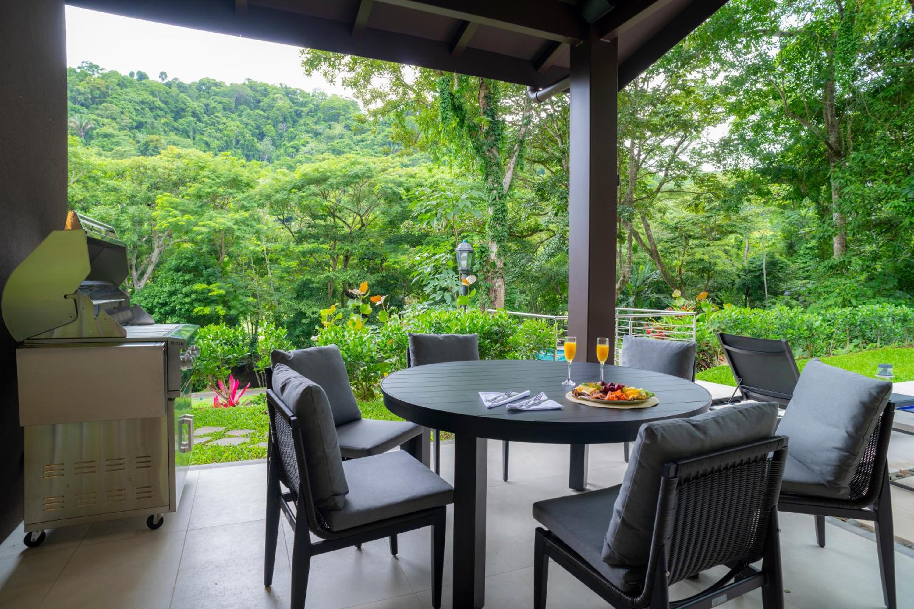 Casa Selva Tica 6 bdr pool golf view in Los Suenos