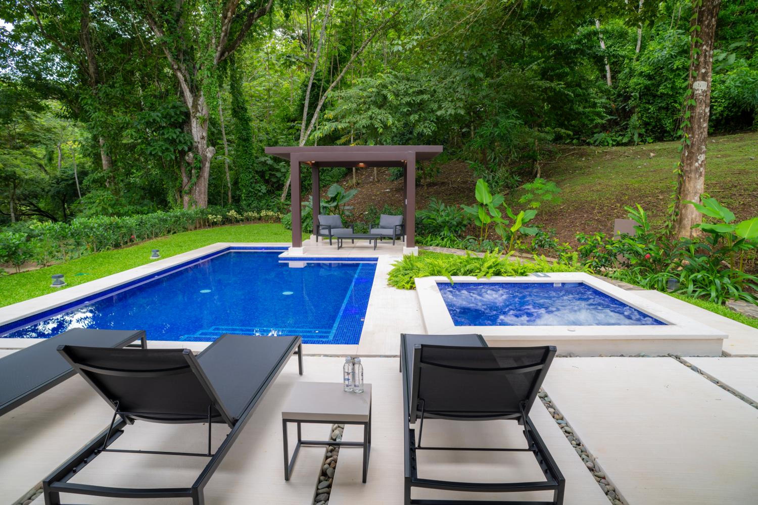 Casa Selva Tica 6 bdr pool golf view in Los Suenos