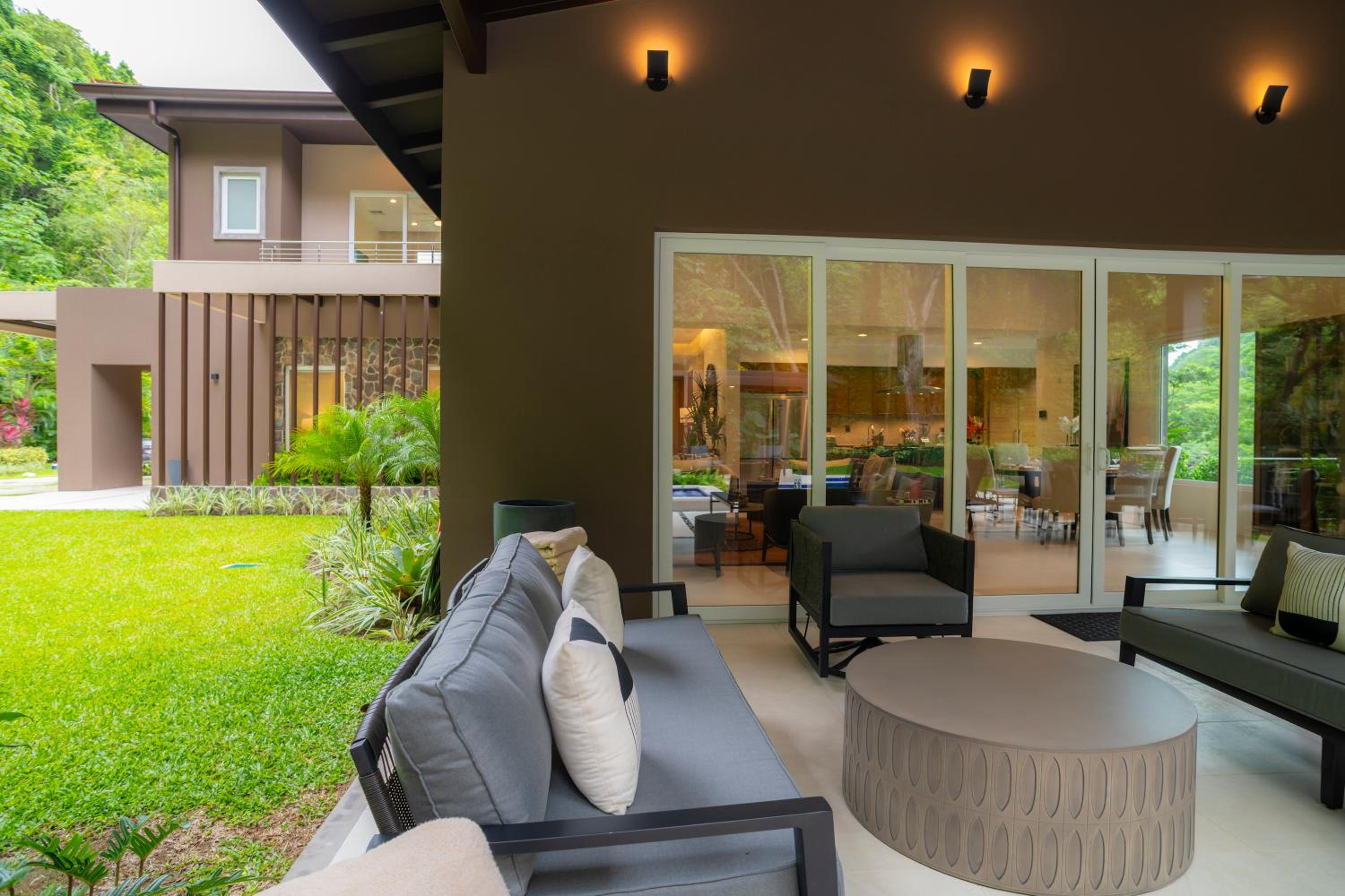 Casa Selva Tica 6 bdr pool golf view in Los Suenos