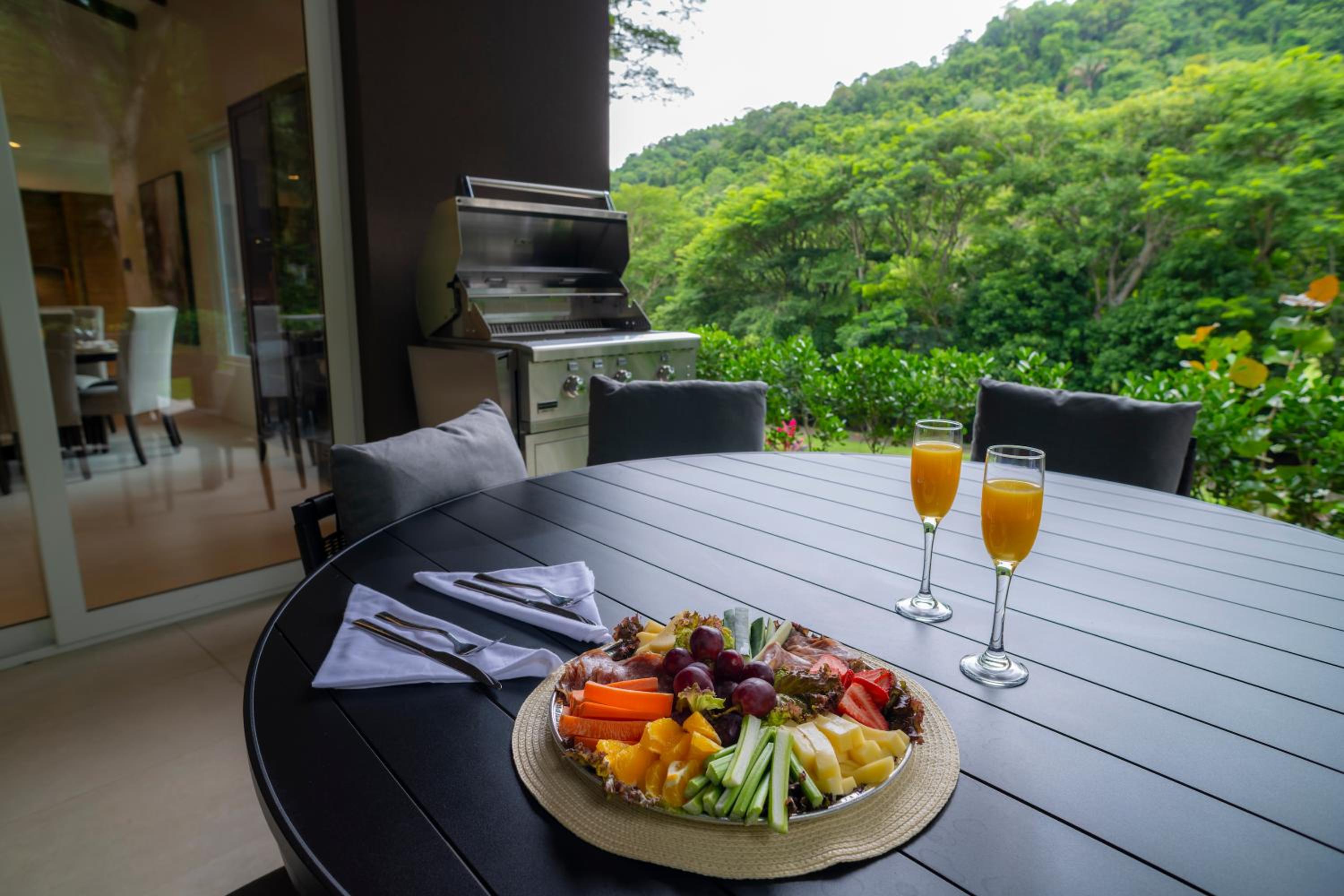Casa Selva Tica 6 bdr pool golf view in Los Suenos
