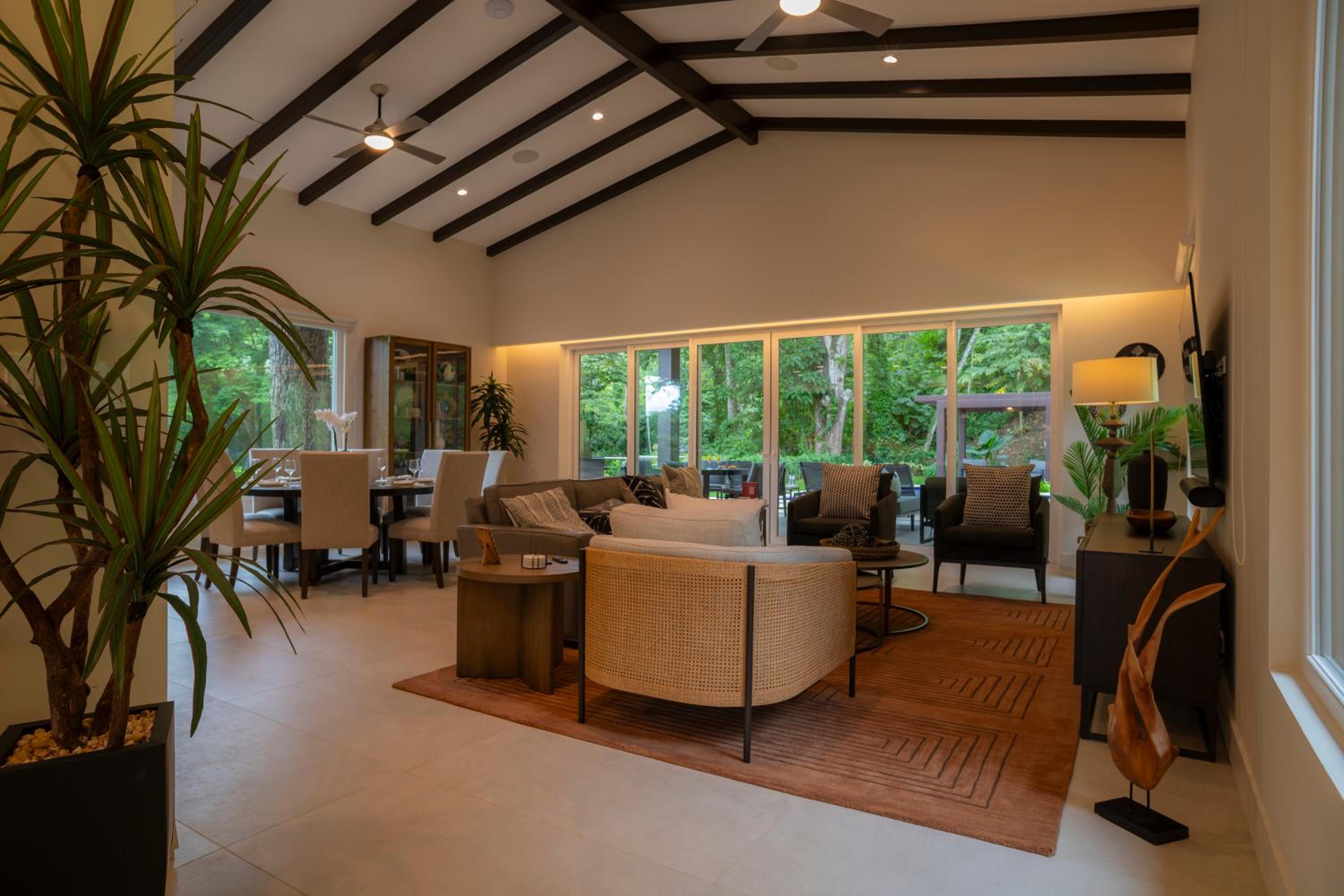 Casa Selva Tica 6 bdr pool golf view in Los Suenos