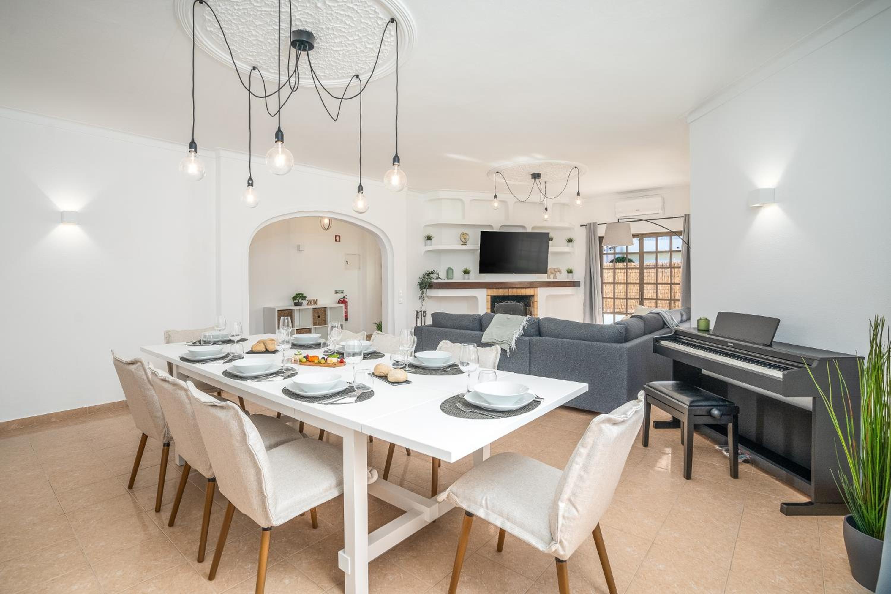 Host Wise - Sunny Spacious House - Terrace & Free Parking view 3