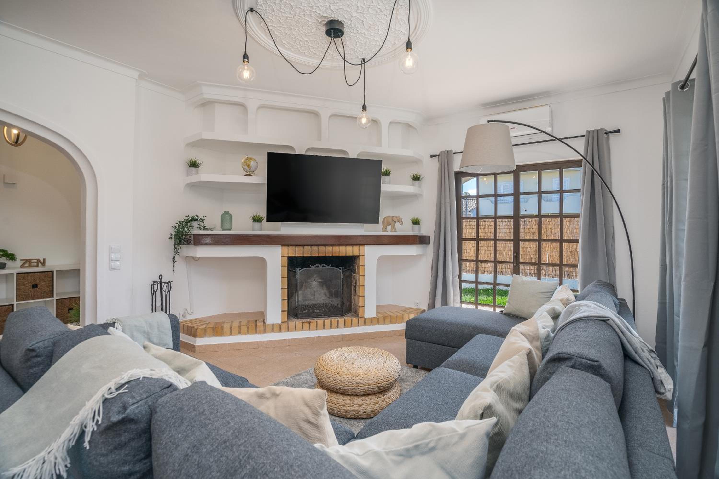 Host Wise - Sunny Spacious House - Terrace & Free Parking view 4