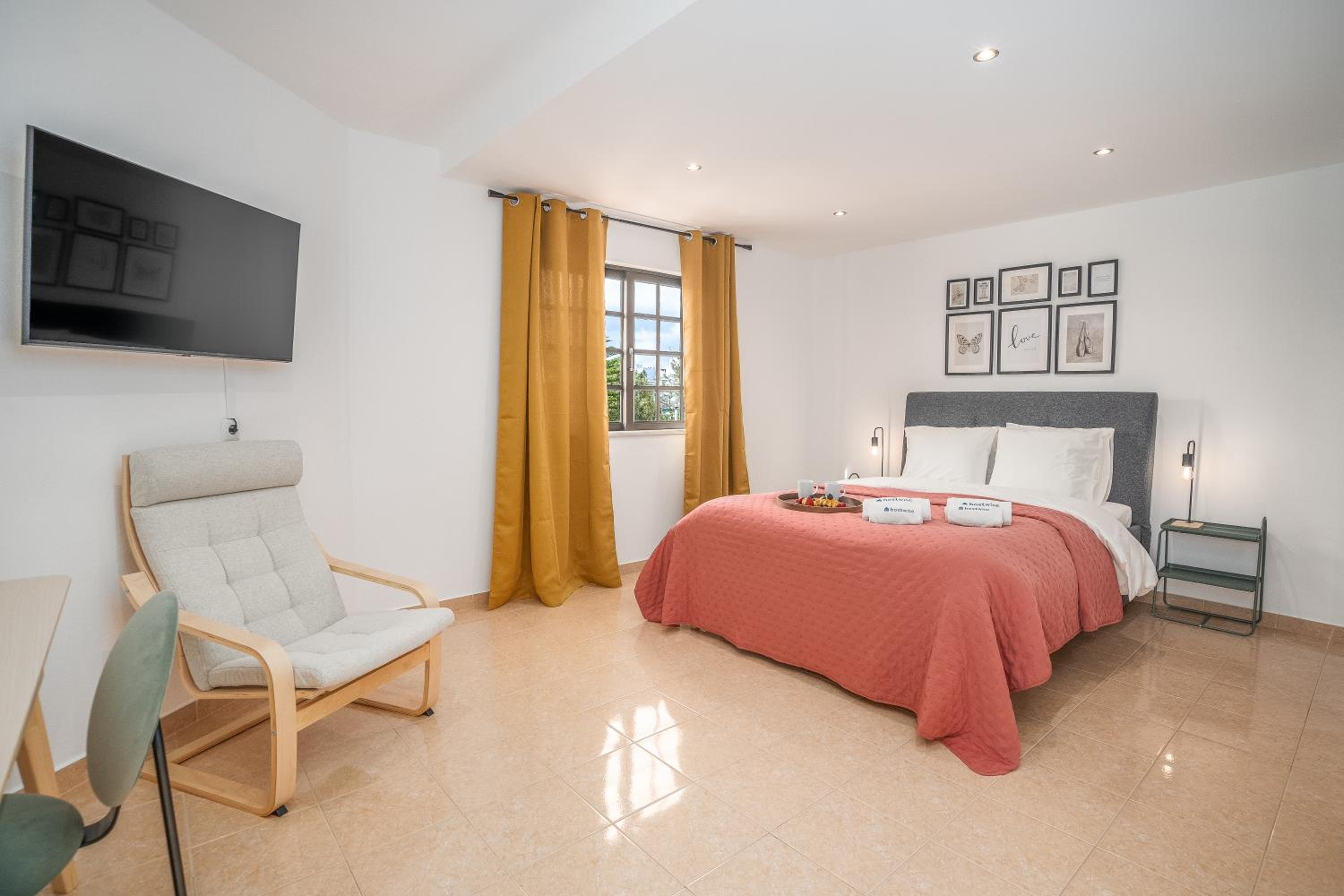 Host Wise - Sunny Spacious House - Terrace & Free Parking view 5