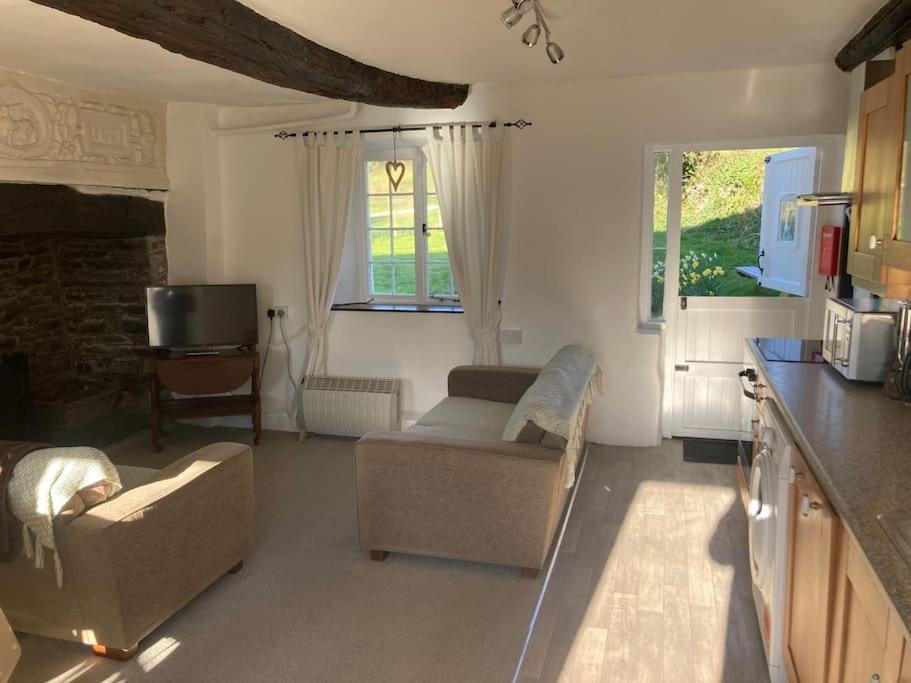 Courtyard Cottage - Grade II listed - Barnstaple view 3
