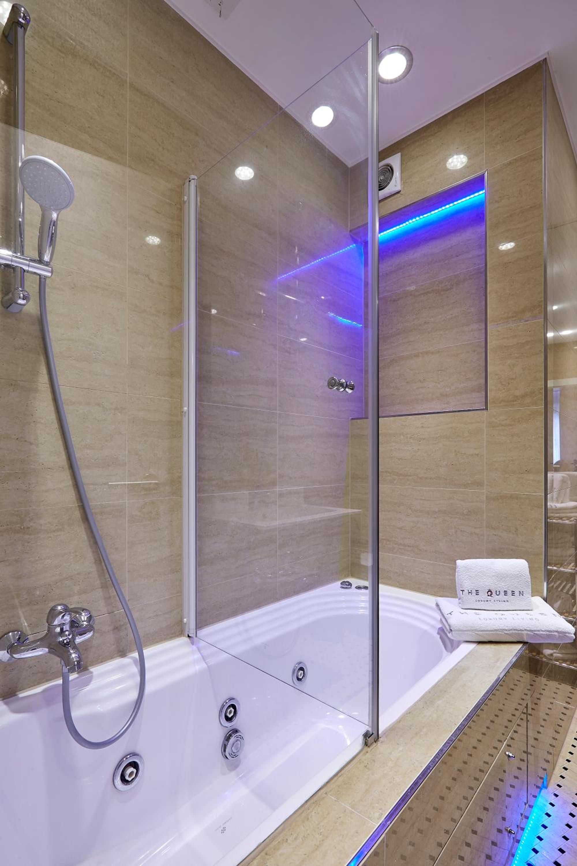 The Queen Luxury Apartments - Villa Medici