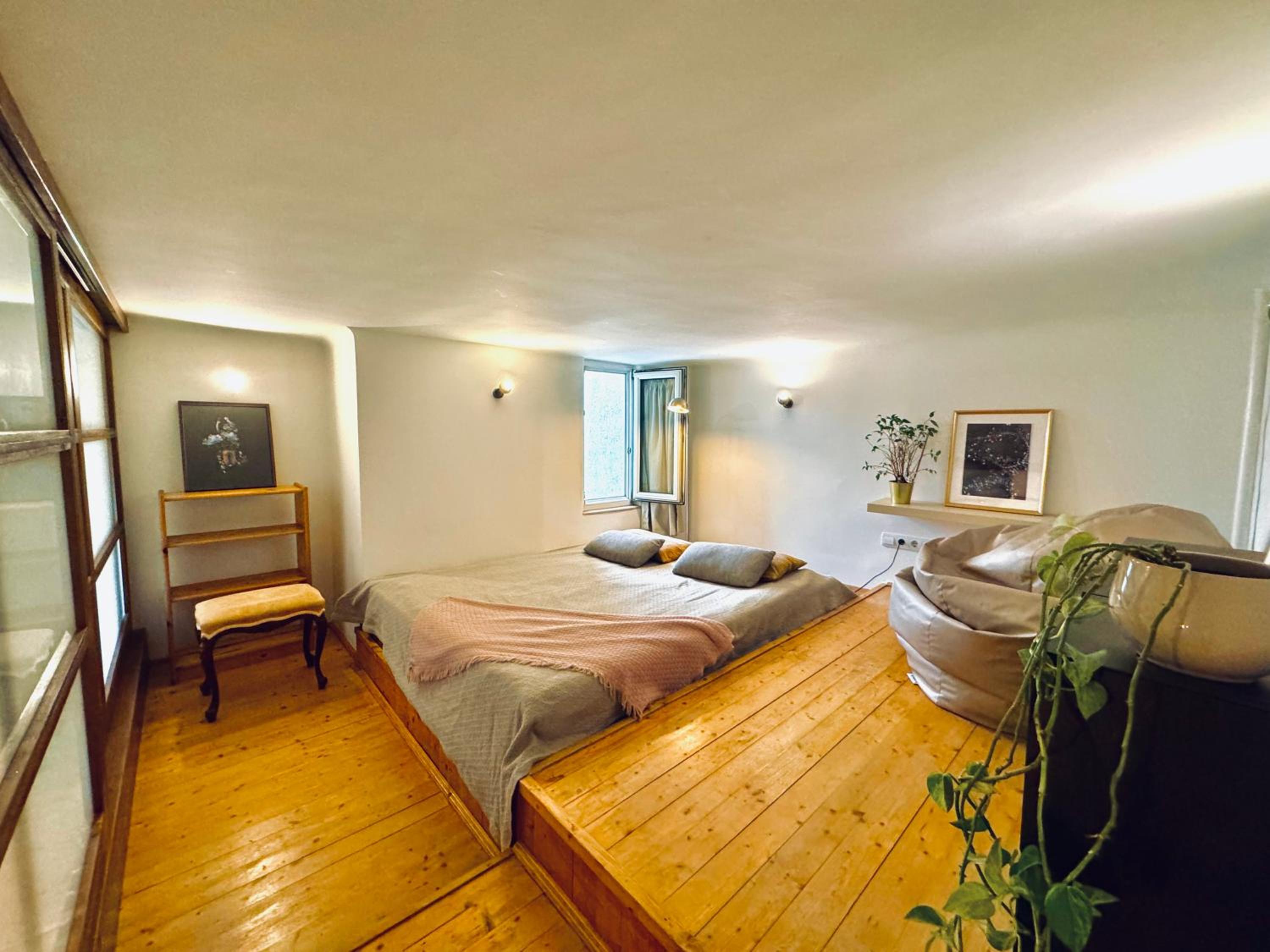 Moon Residence