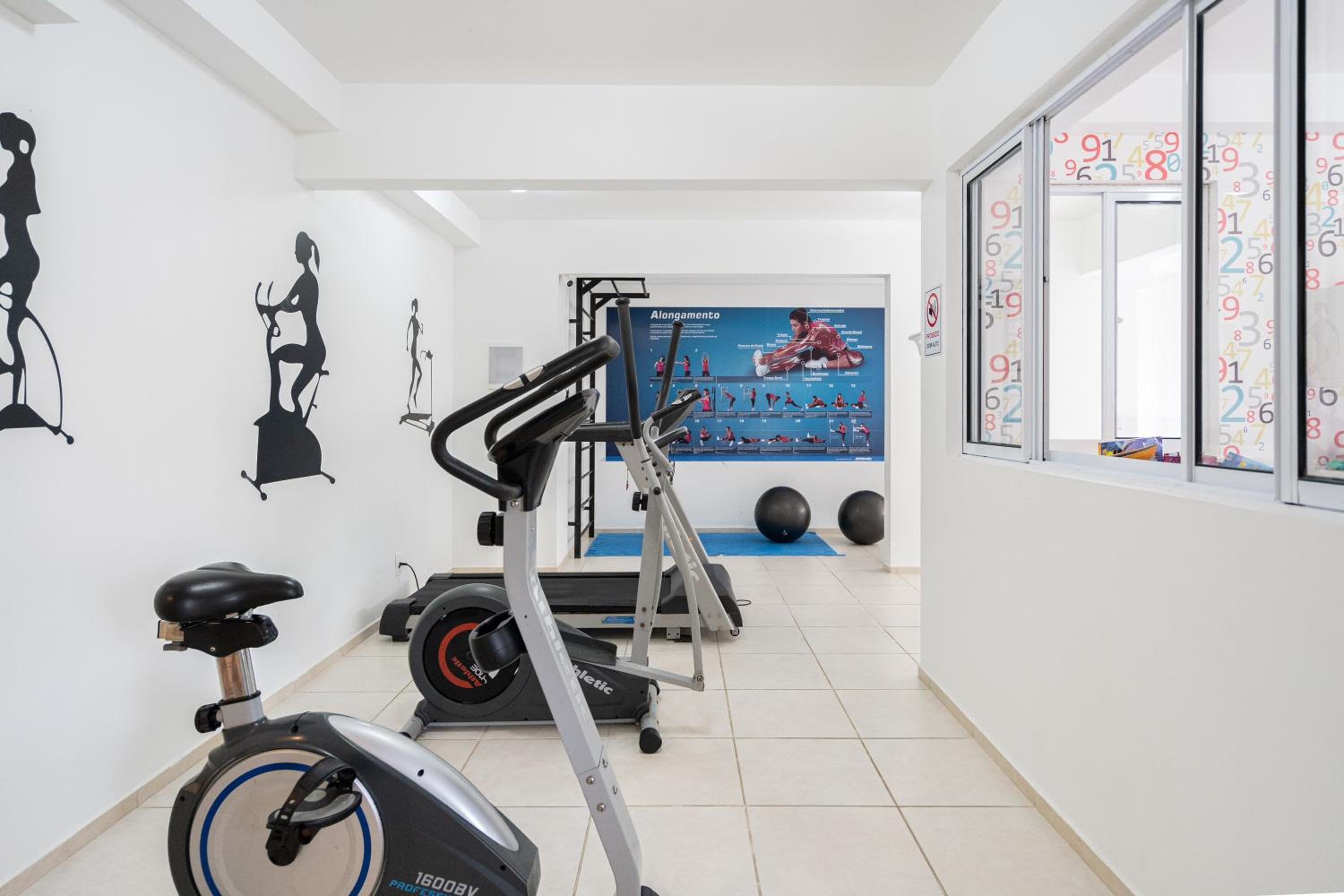 Apto em Barra Velha 340m da PRAIA com SACADA com CHURRASQUEIRA, AR CONDICIONADO WI-FI, PISCINA, PORTARIA 24h, ACADEMIA MINI MERCADO e vaga de GARAGEM
