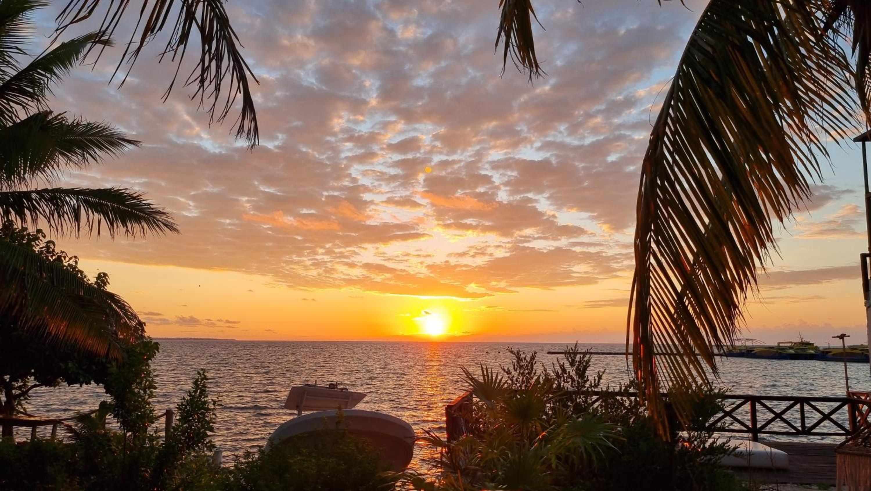 On The Beach - Seaside Sunrise Haven 1 - Sea View