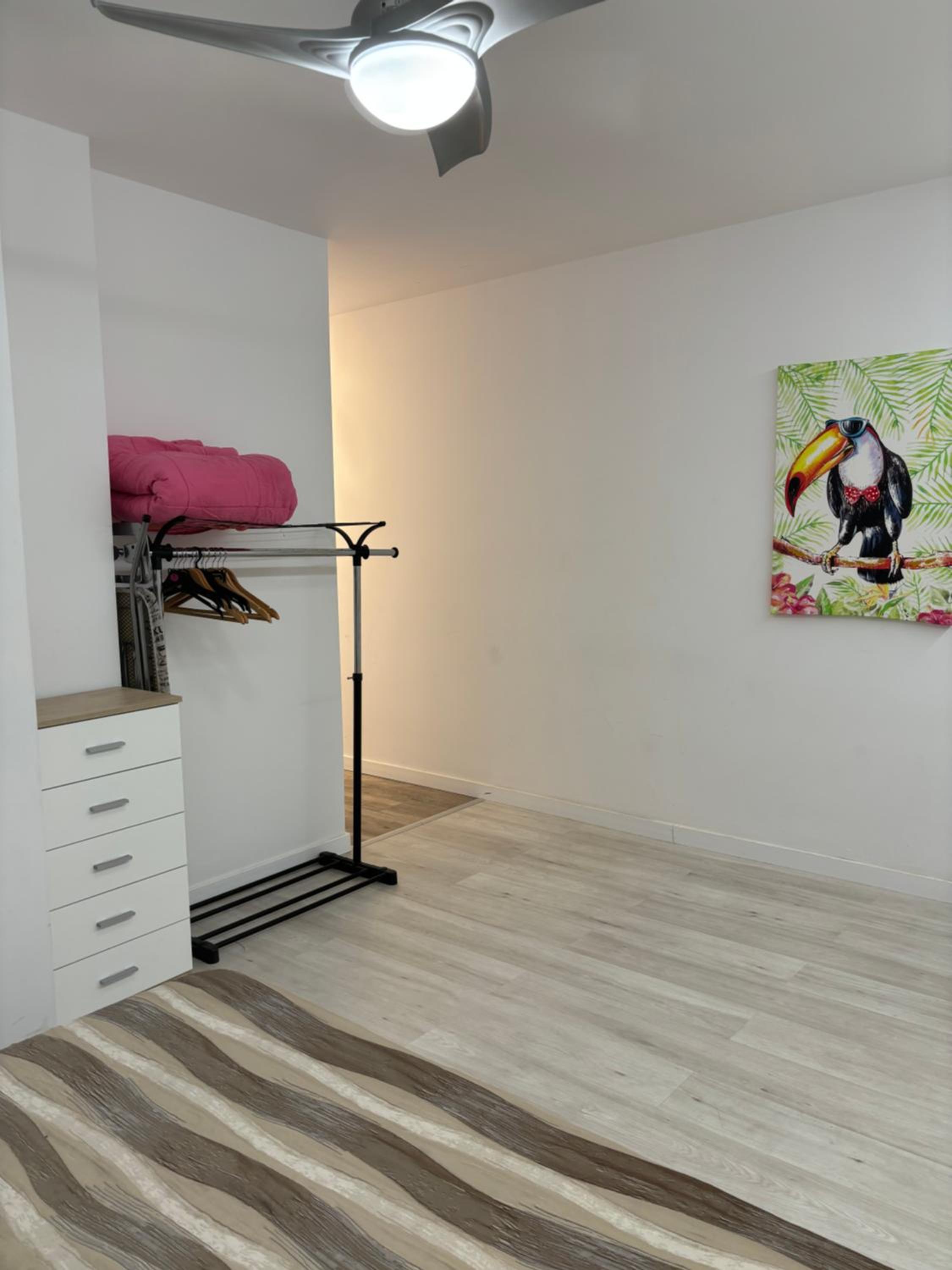 Apartamento blanco y negro en el centro