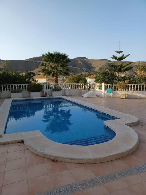 Casa Los Olivos, villa with a pool view 2