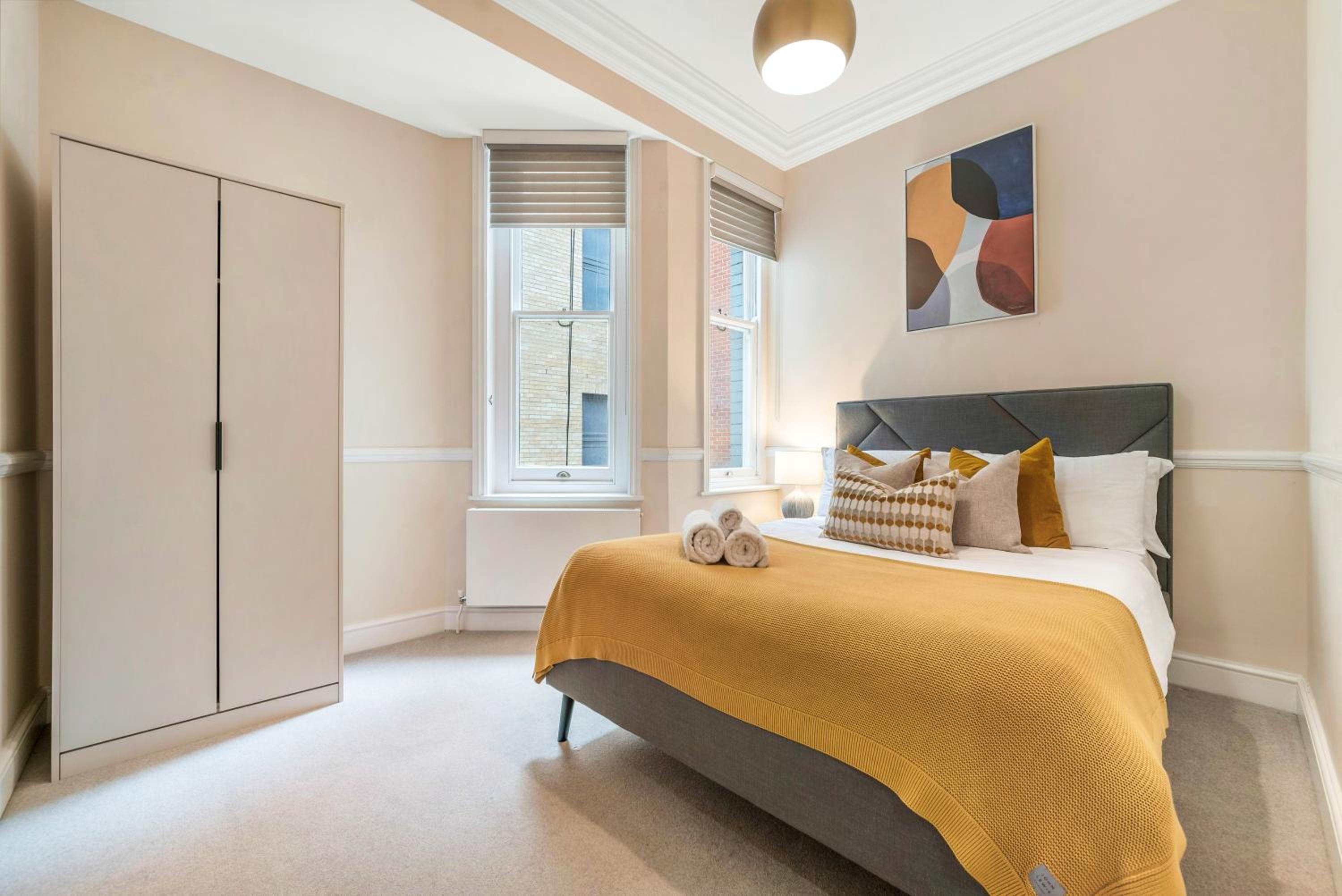 Spectacular 3 Bed in Berkeley Sq Mayfair