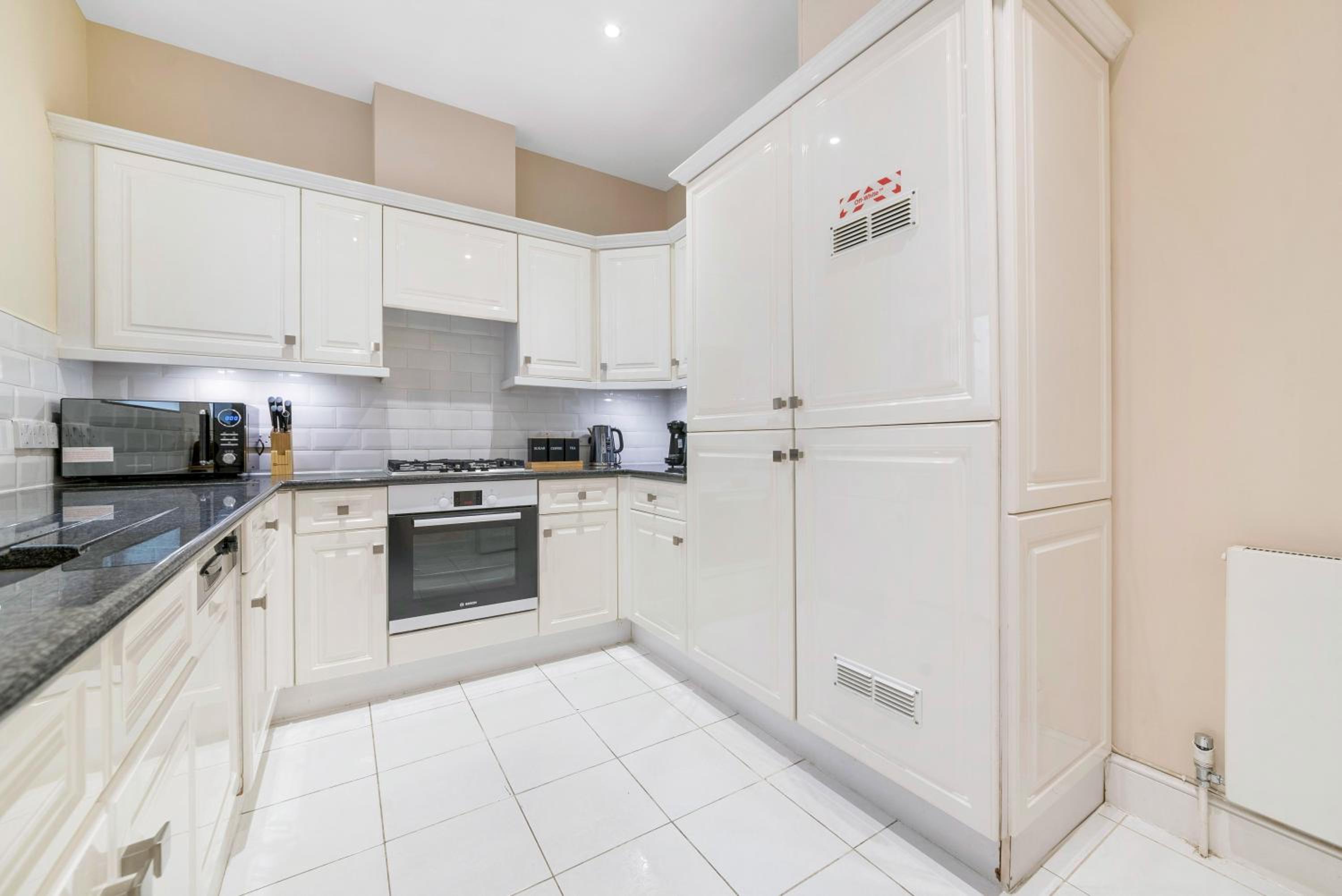 Spectacular 3 Bed in Berkeley Sq Mayfair