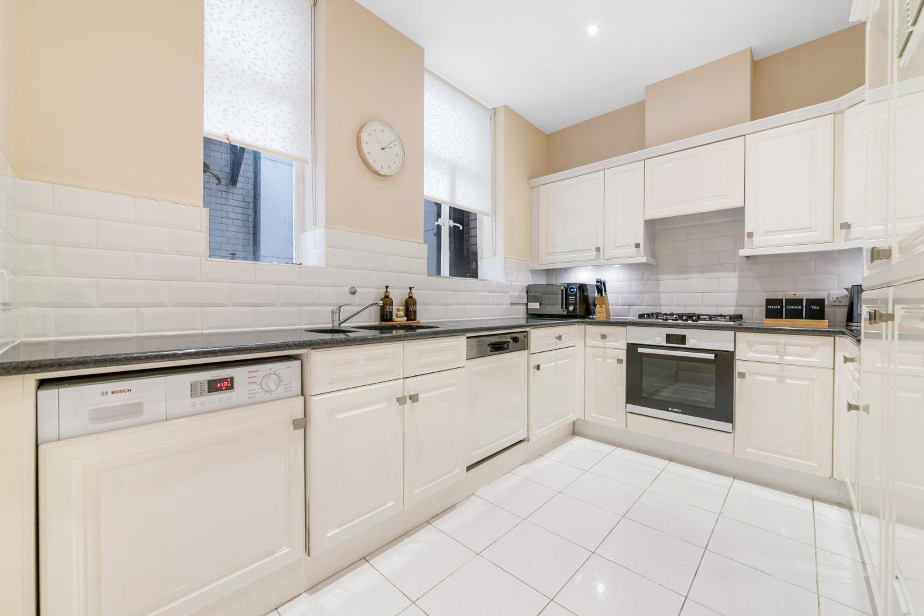 Spectacular 3 Bed in Berkeley Sq Mayfair
