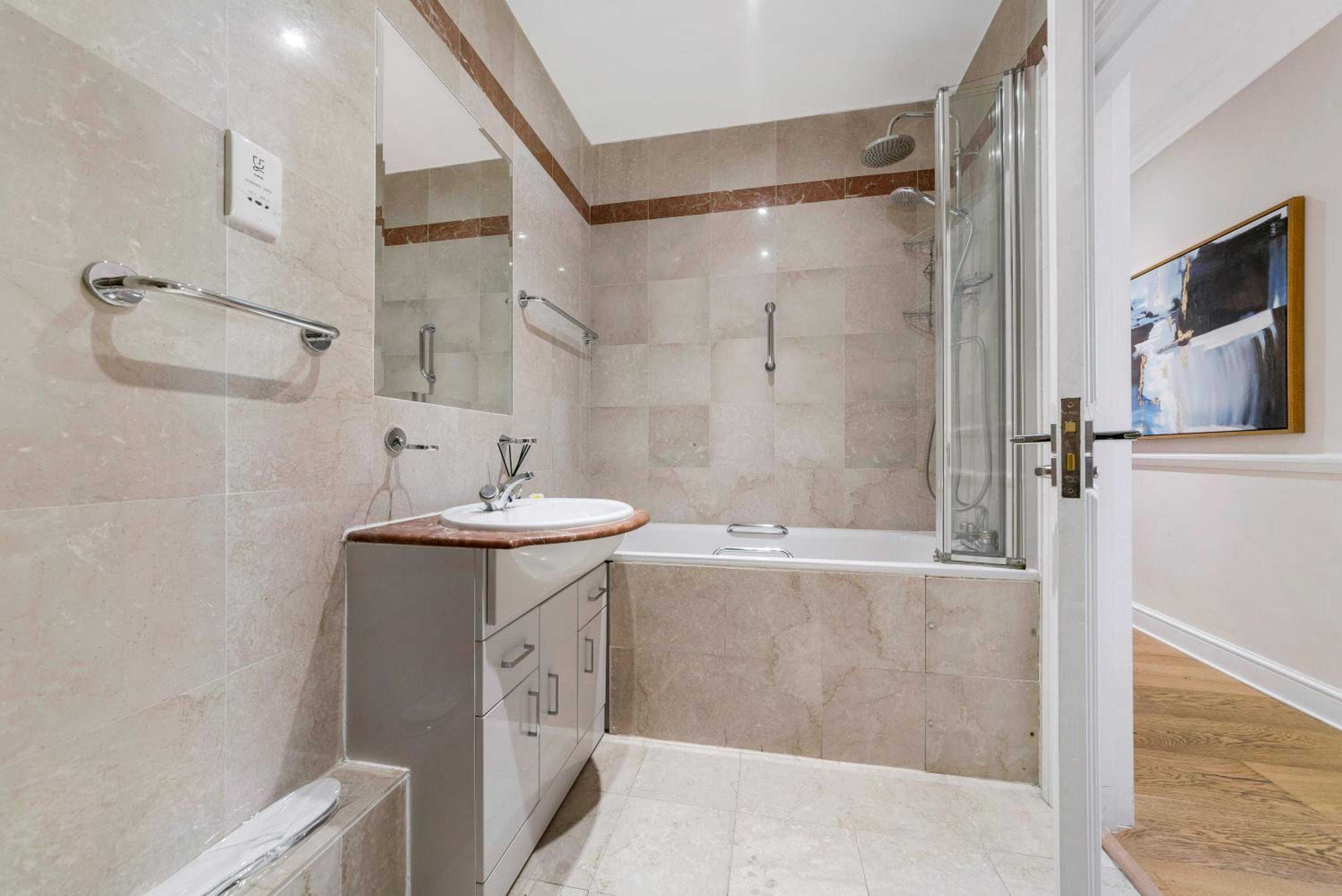 Spectacular 3 Bed in Berkeley Sq Mayfair