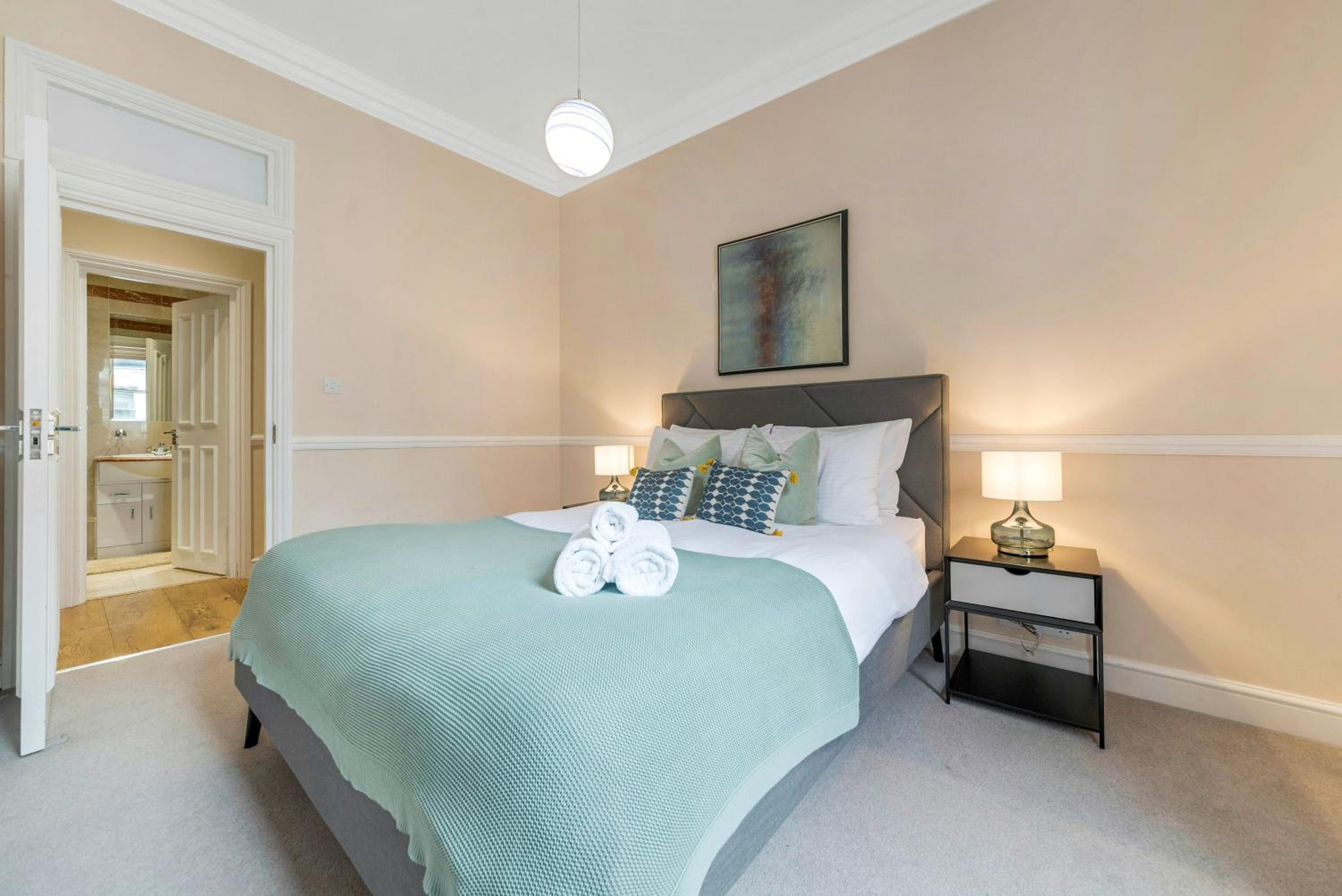Spectacular 3 Bed in Berkeley Sq Mayfair
