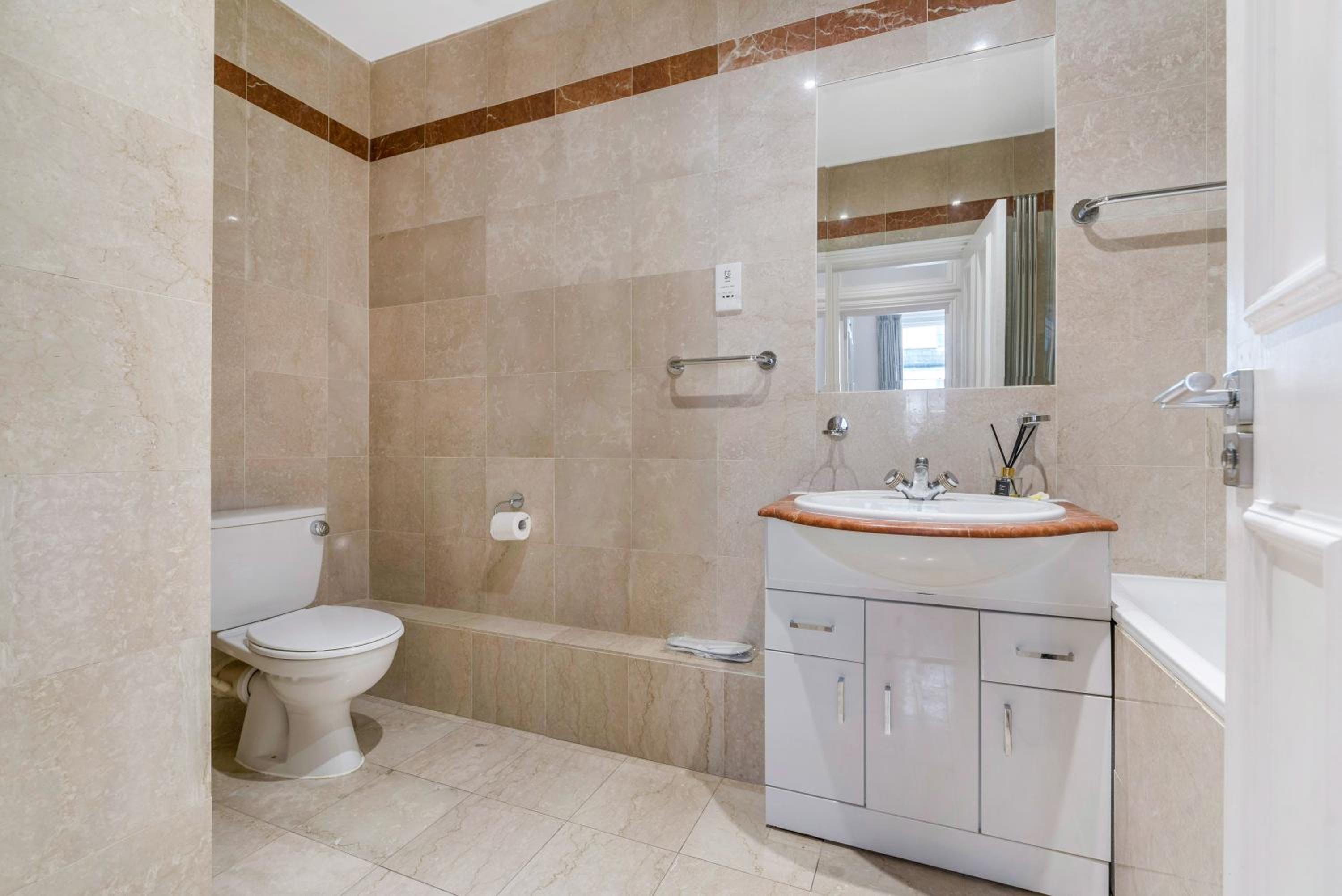 Spectacular 3 Bed in Berkeley Sq Mayfair