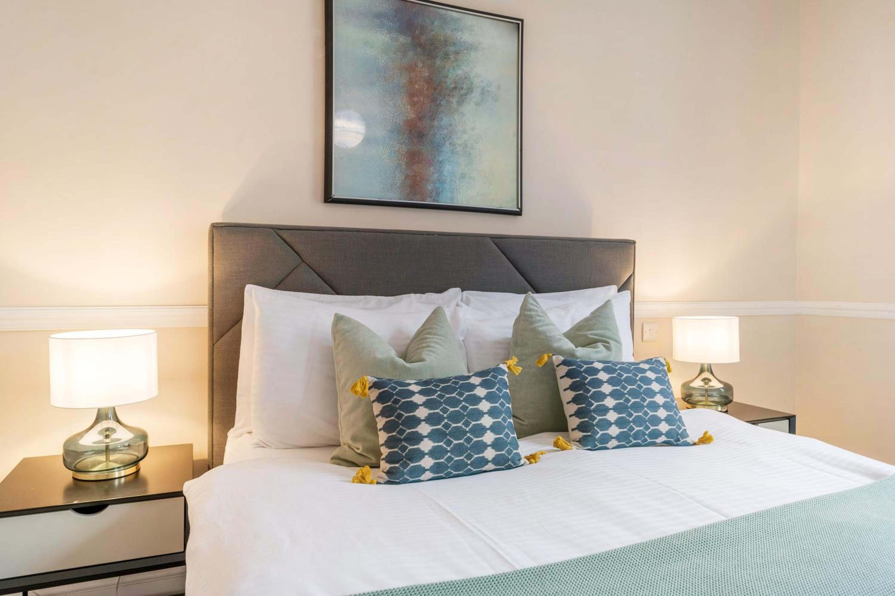 Spectacular 3 Bed in Berkeley Sq Mayfair