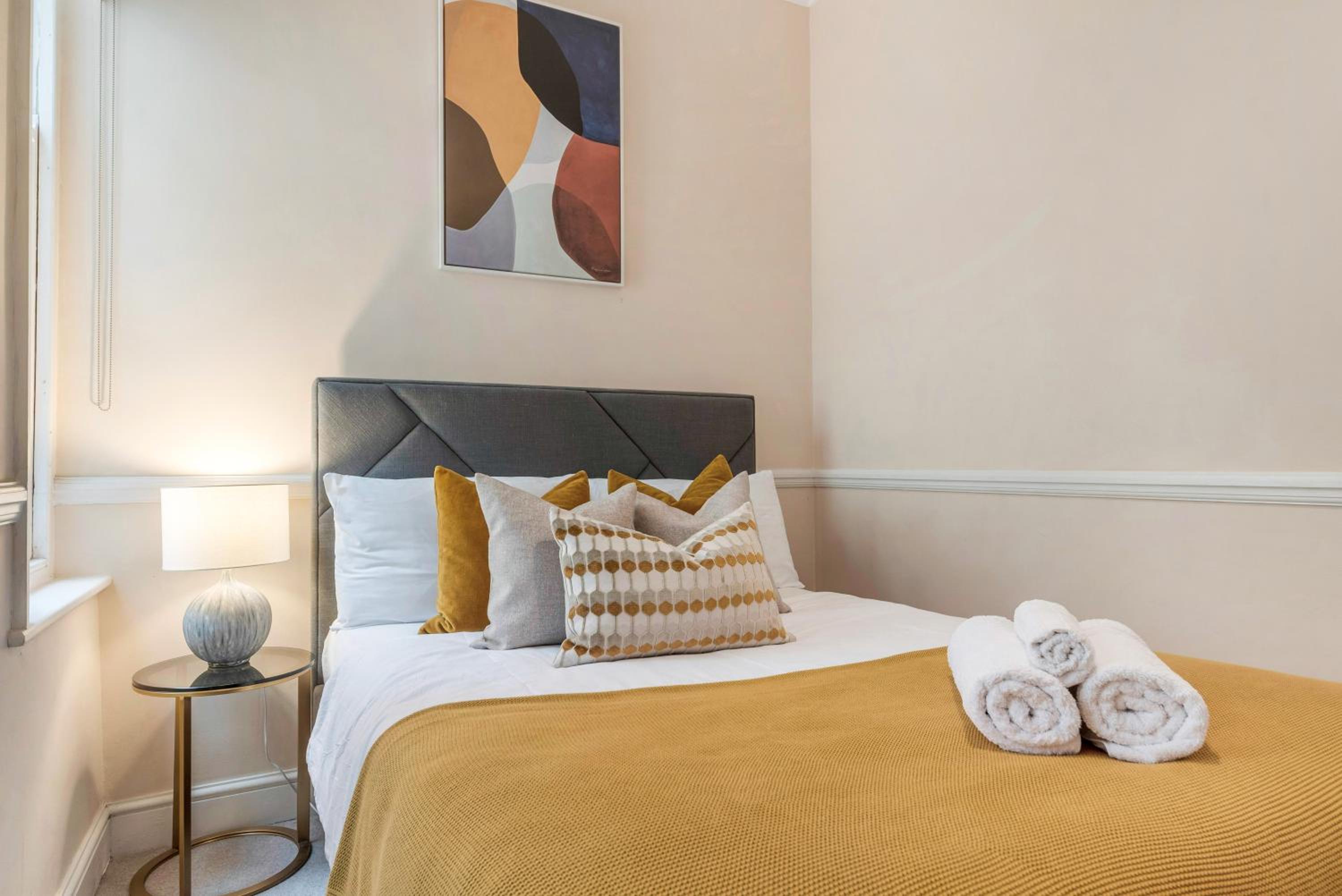 Spectacular 3 Bed in Berkeley Sq Mayfair