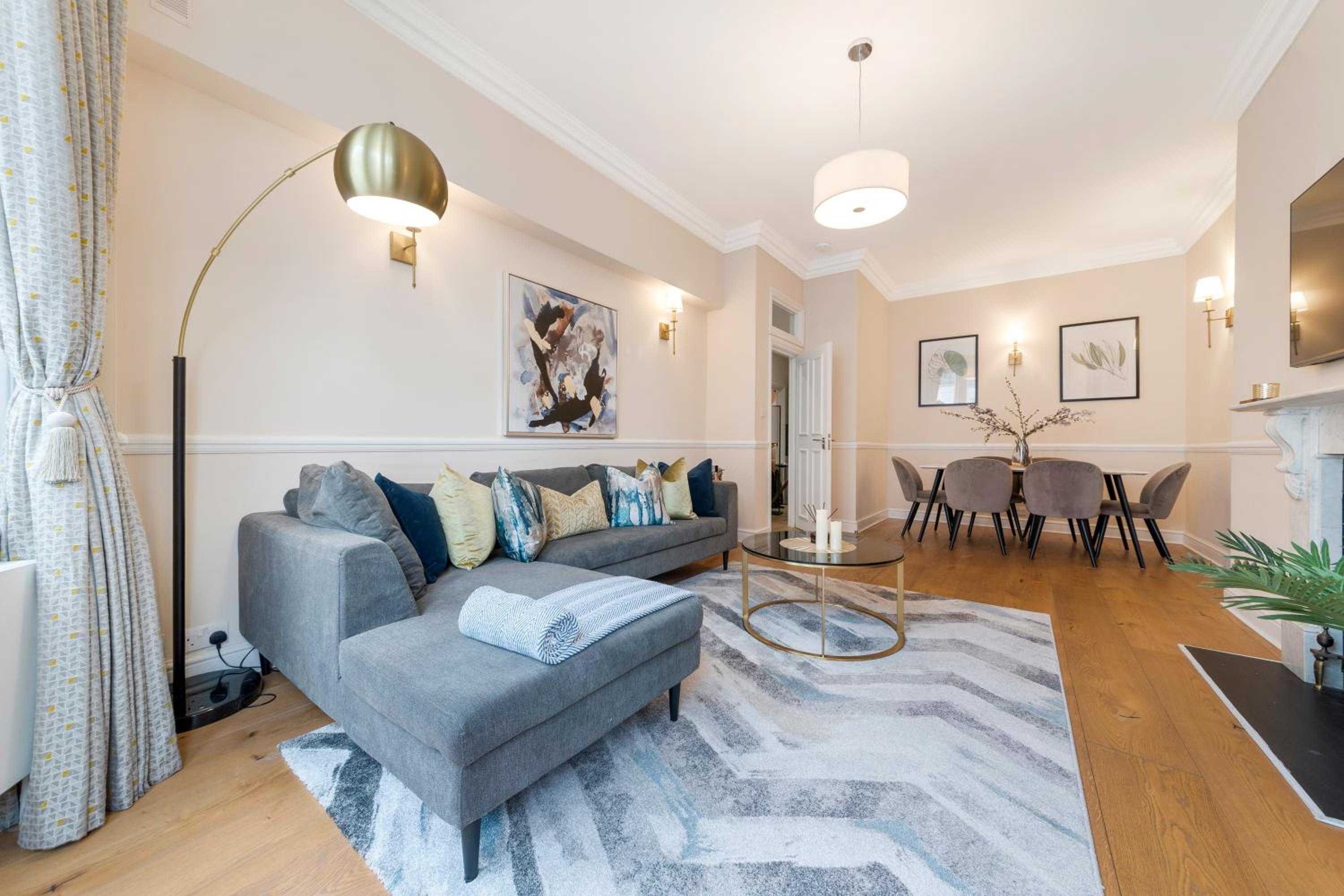 Spectacular 3 Bed in Berkeley Sq Mayfair