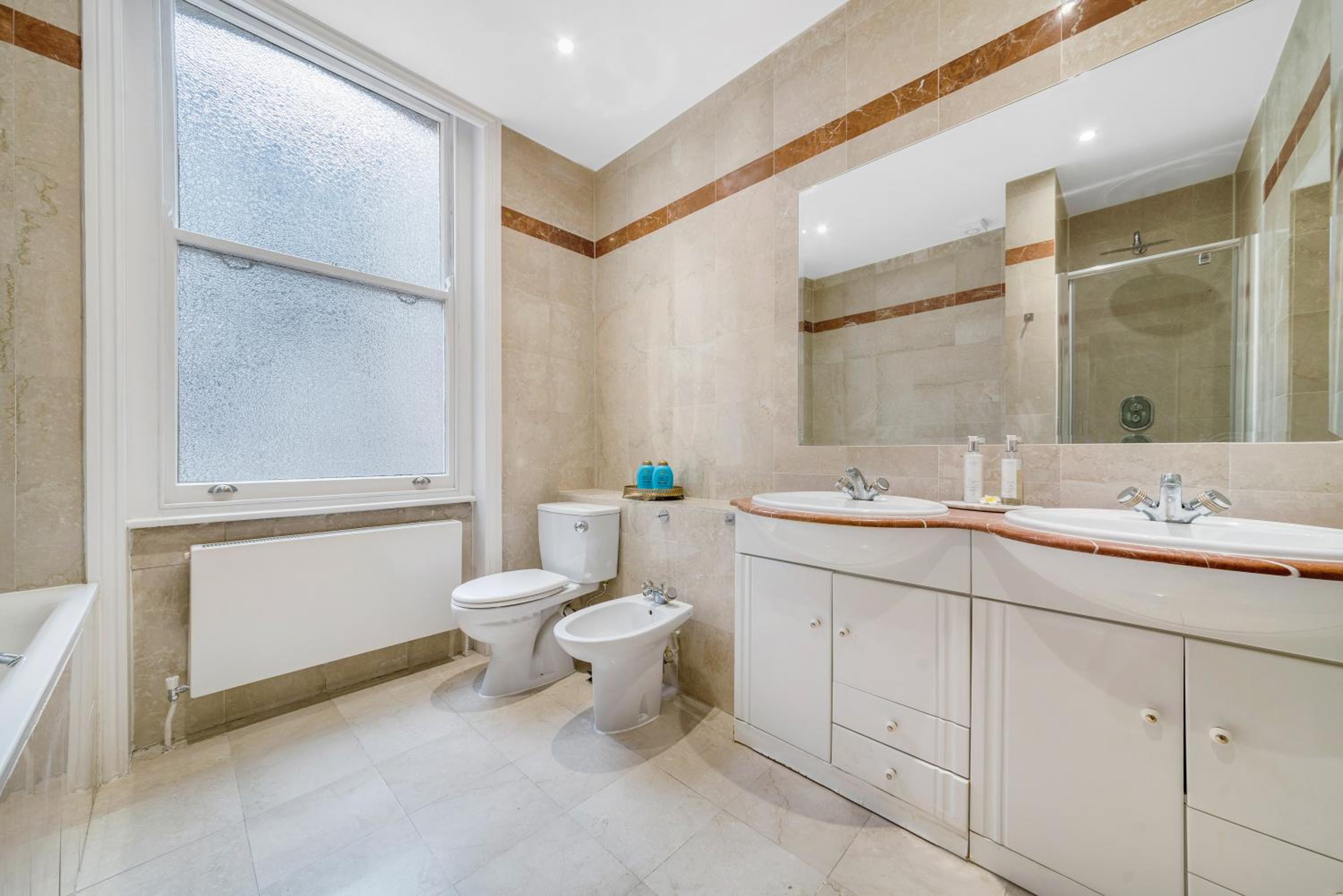 Spectacular 3 Bed in Berkeley Sq Mayfair