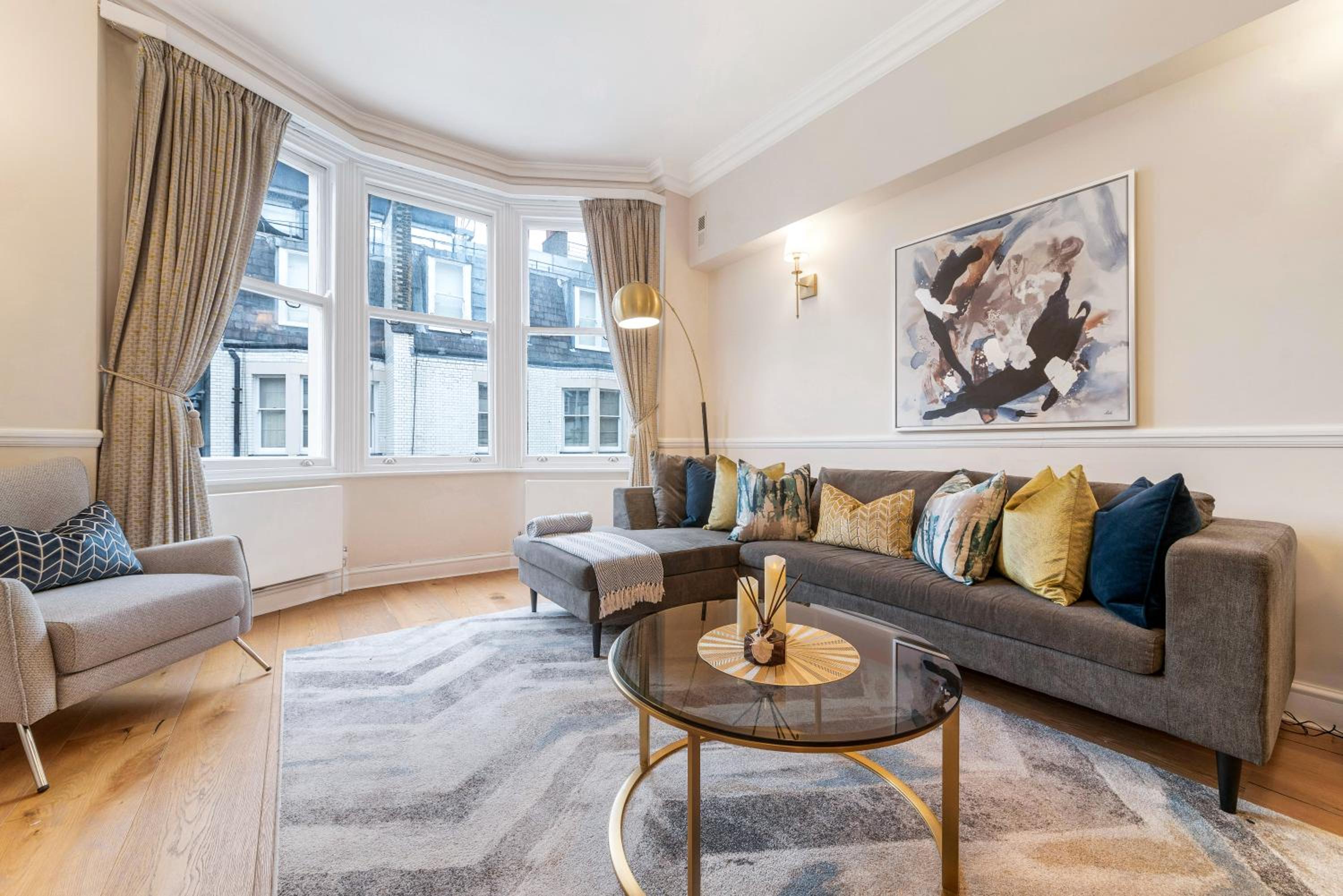 Spectacular 3 Bed in Berkeley Sq Mayfair