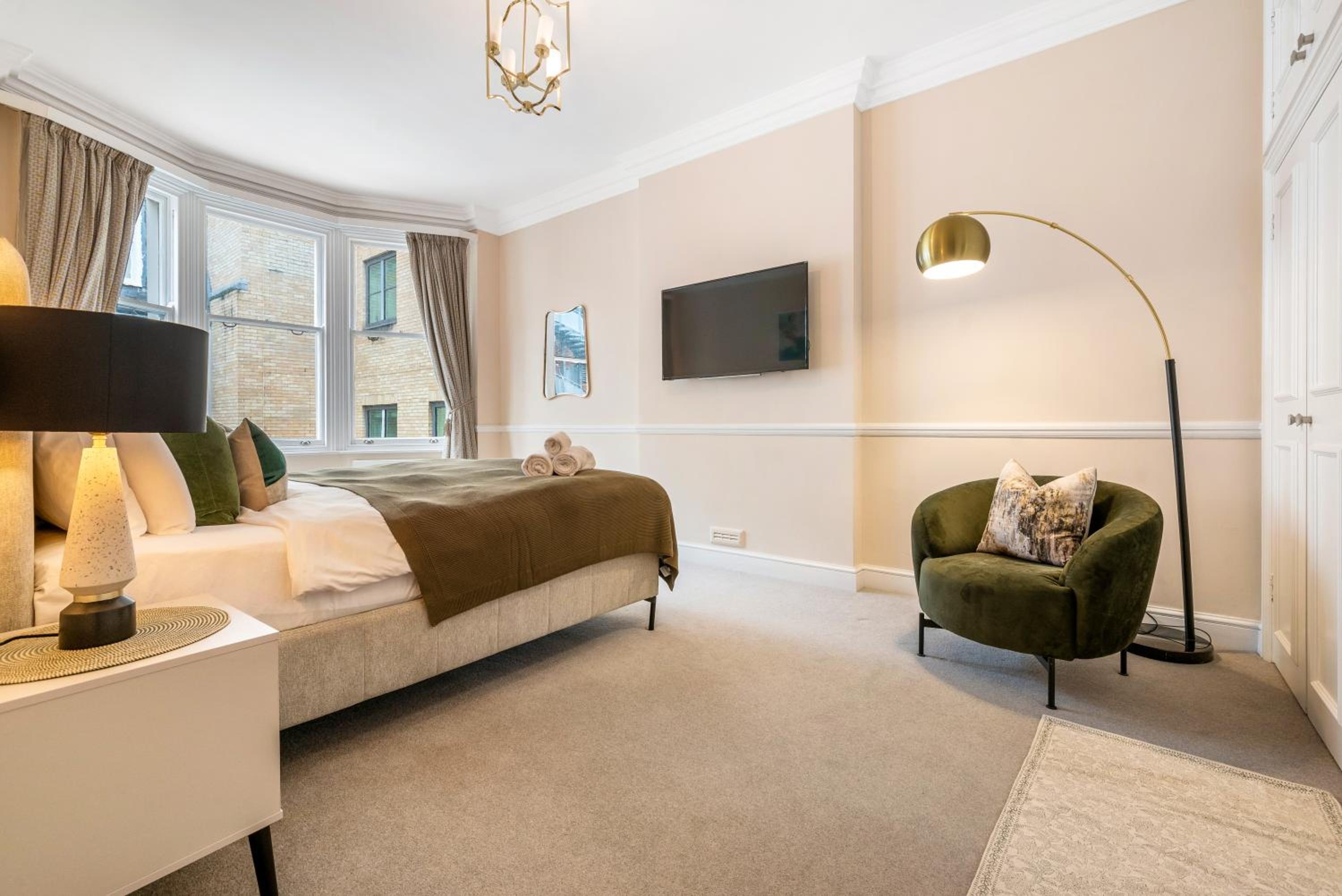 Spectacular 3 Bed in Berkeley Sq Mayfair