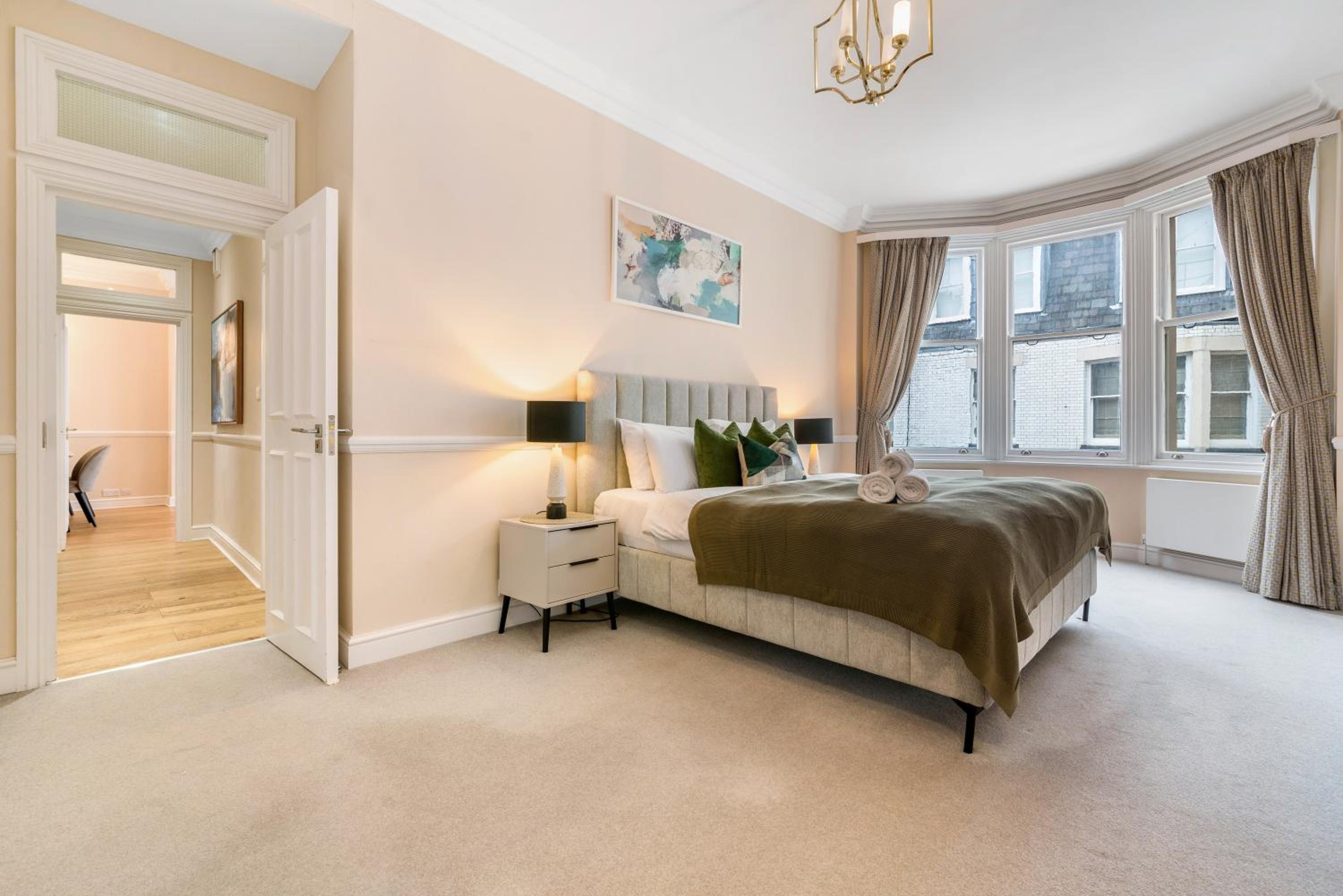 Spectacular 3 Bed in Berkeley Sq Mayfair