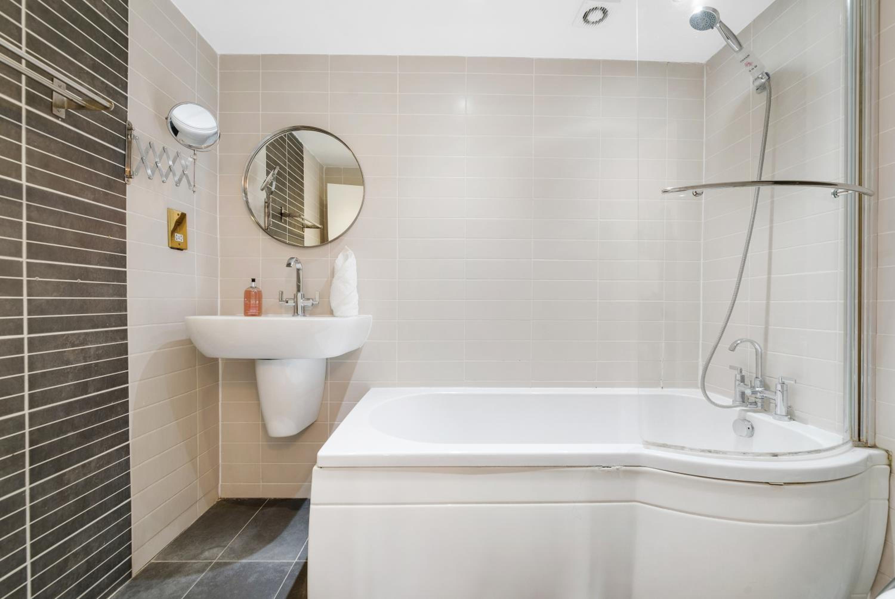 2Bd Flat Opp Harrods - Sleeps 5