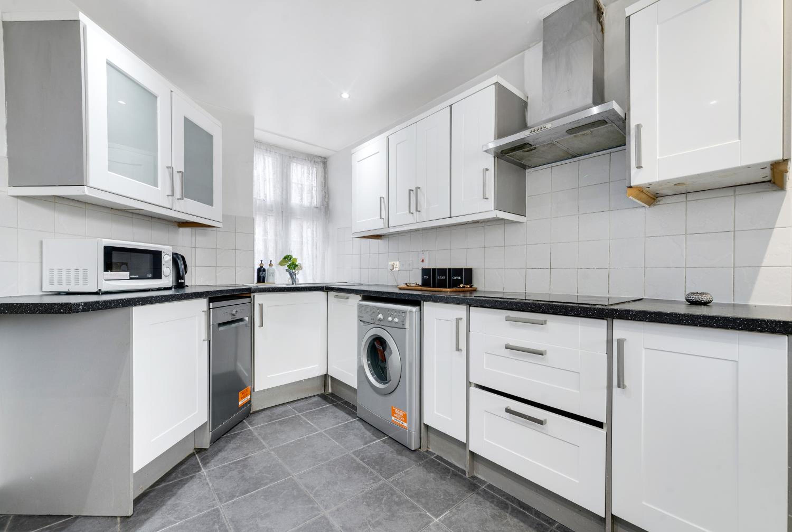 2Bd Flat Opp Harrods - Sleeps 5