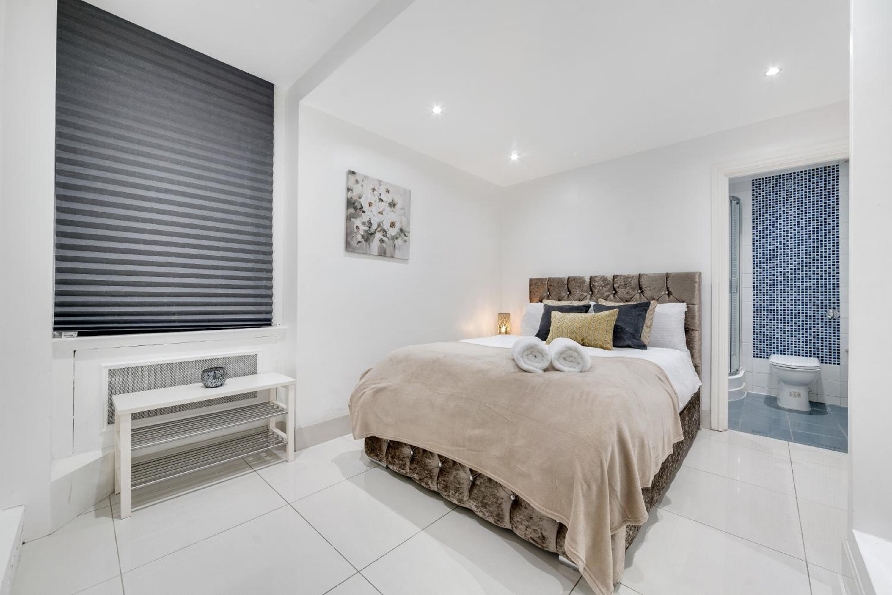 2Bd Flat Opp Harrods - Sleeps 5