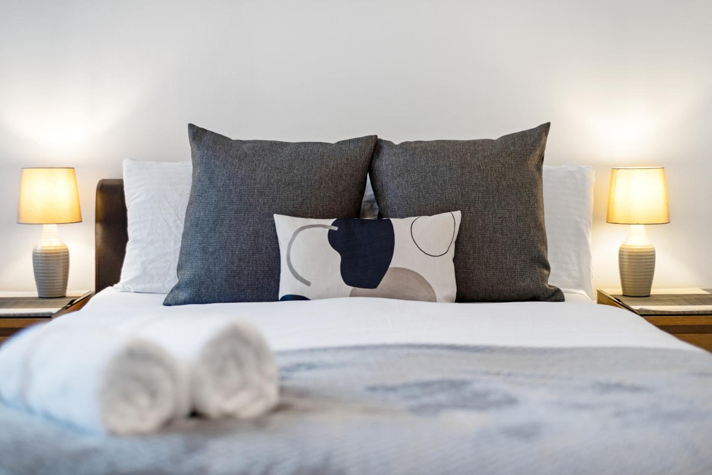 2Bd Flat Opp Harrods - Sleeps 5