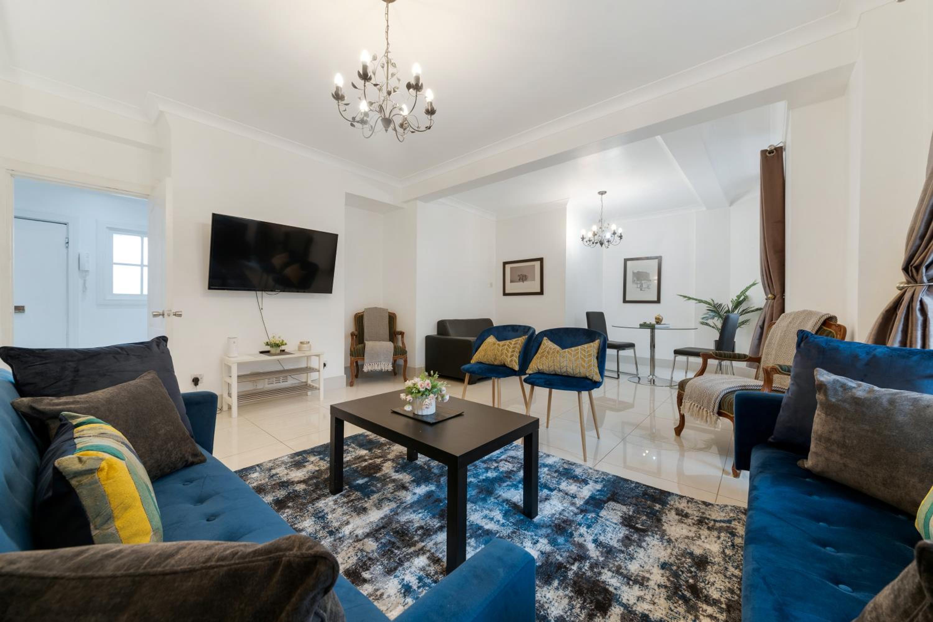 2Bd Flat Opp Harrods - Sleeps 5
