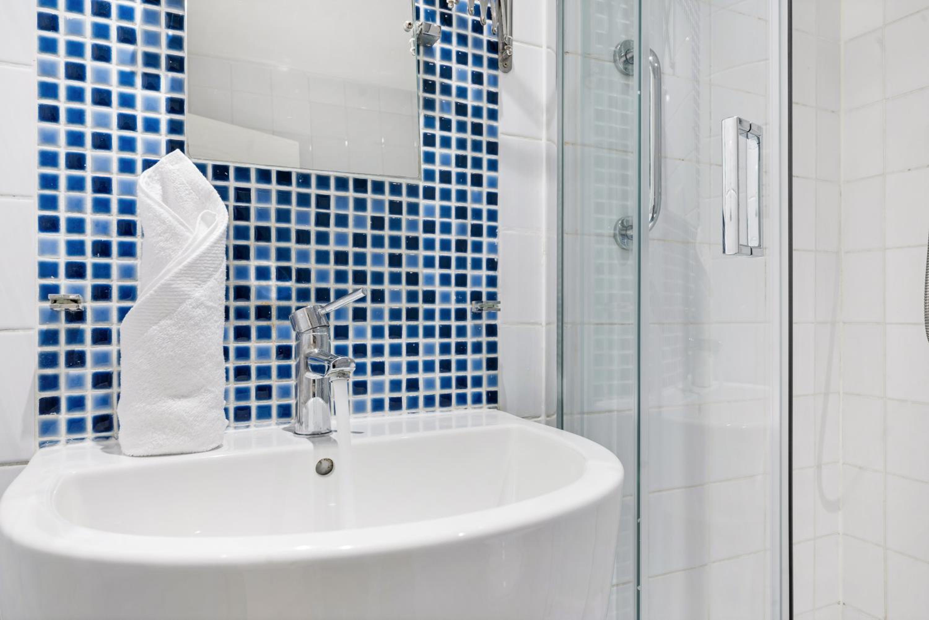 2Bd Flat Opp Harrods - Sleeps 5