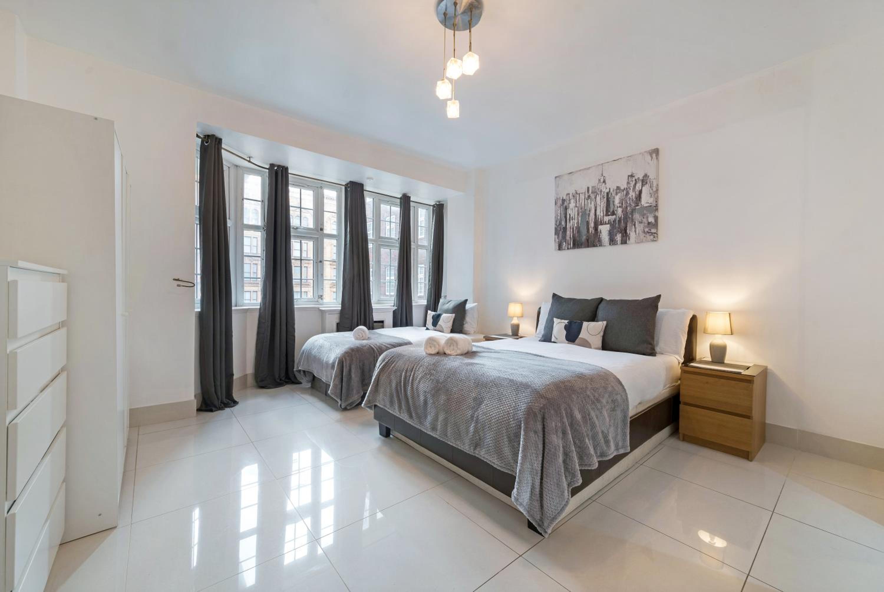 2Bd Flat Opp Harrods - Sleeps 5