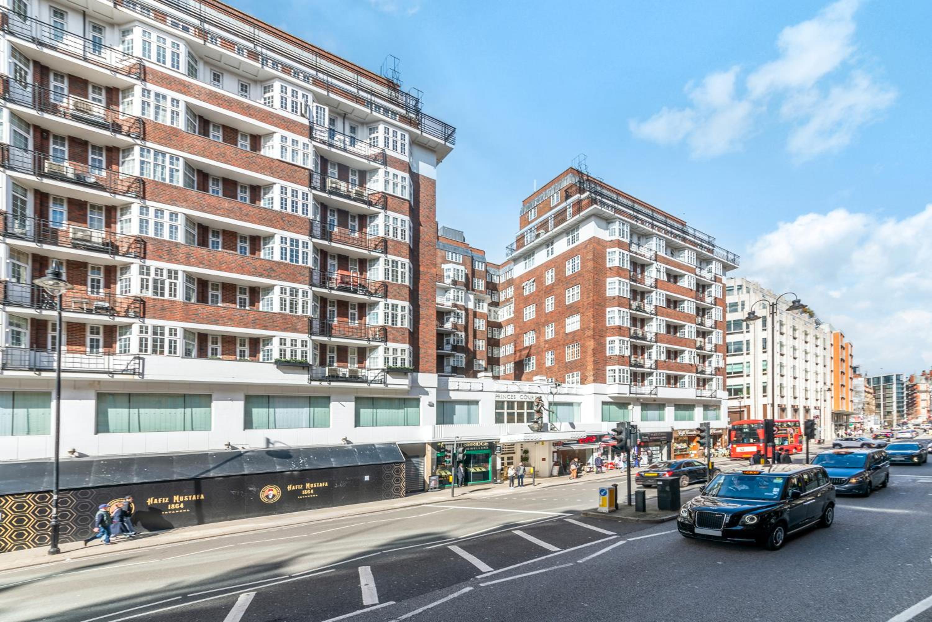 2Bd Flat Opp Harrods - Sleeps 5